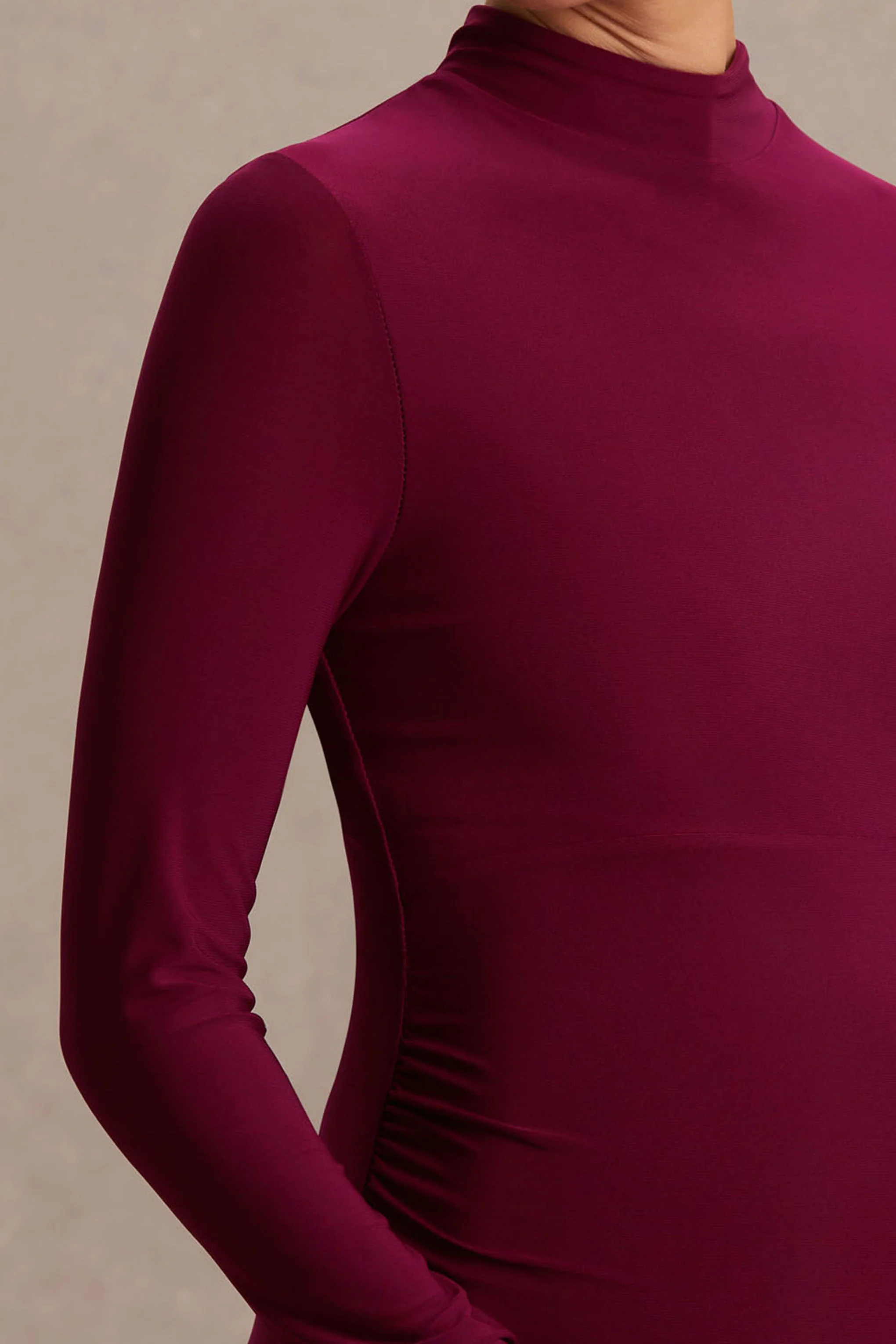 Alejandra | Robe longue de maternité bordeaux à manches longues et col montant - Image 3