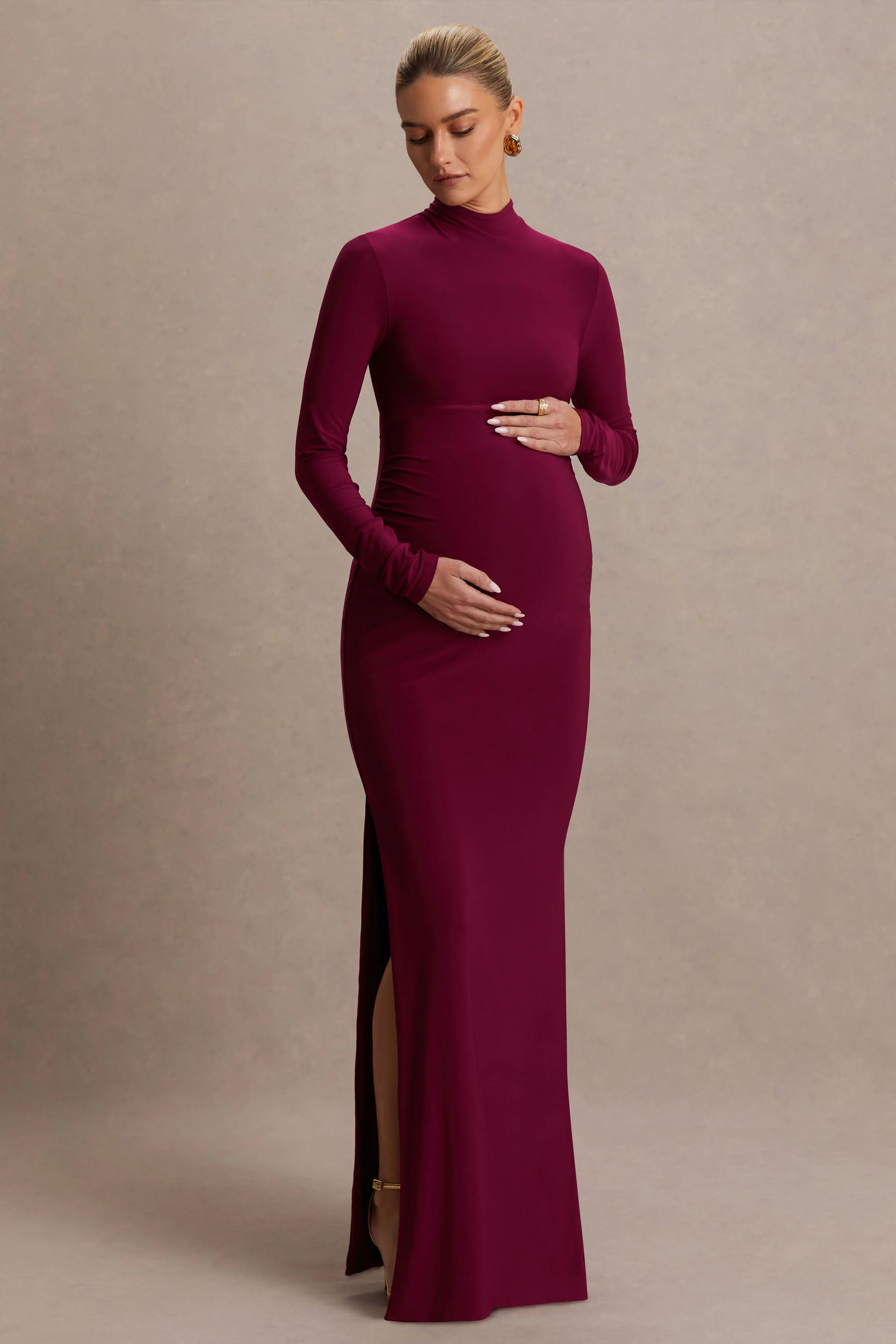 Alejandra | Robe longue de maternité bordeaux à manches longues et col montant - Image 4