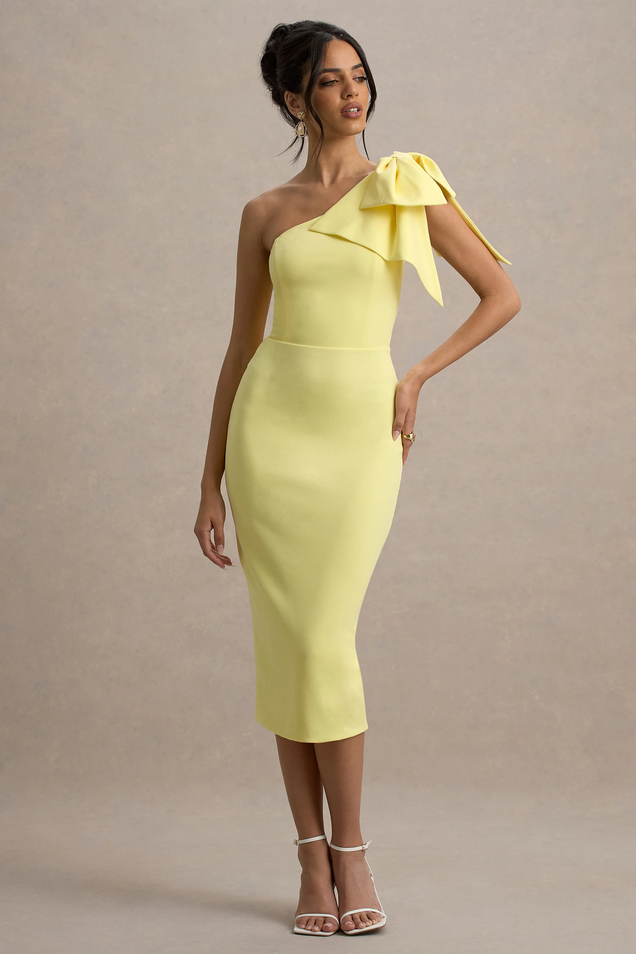 Ambretta | Robe mi-longue jaune citron à une épaule avec nœud - Image 5