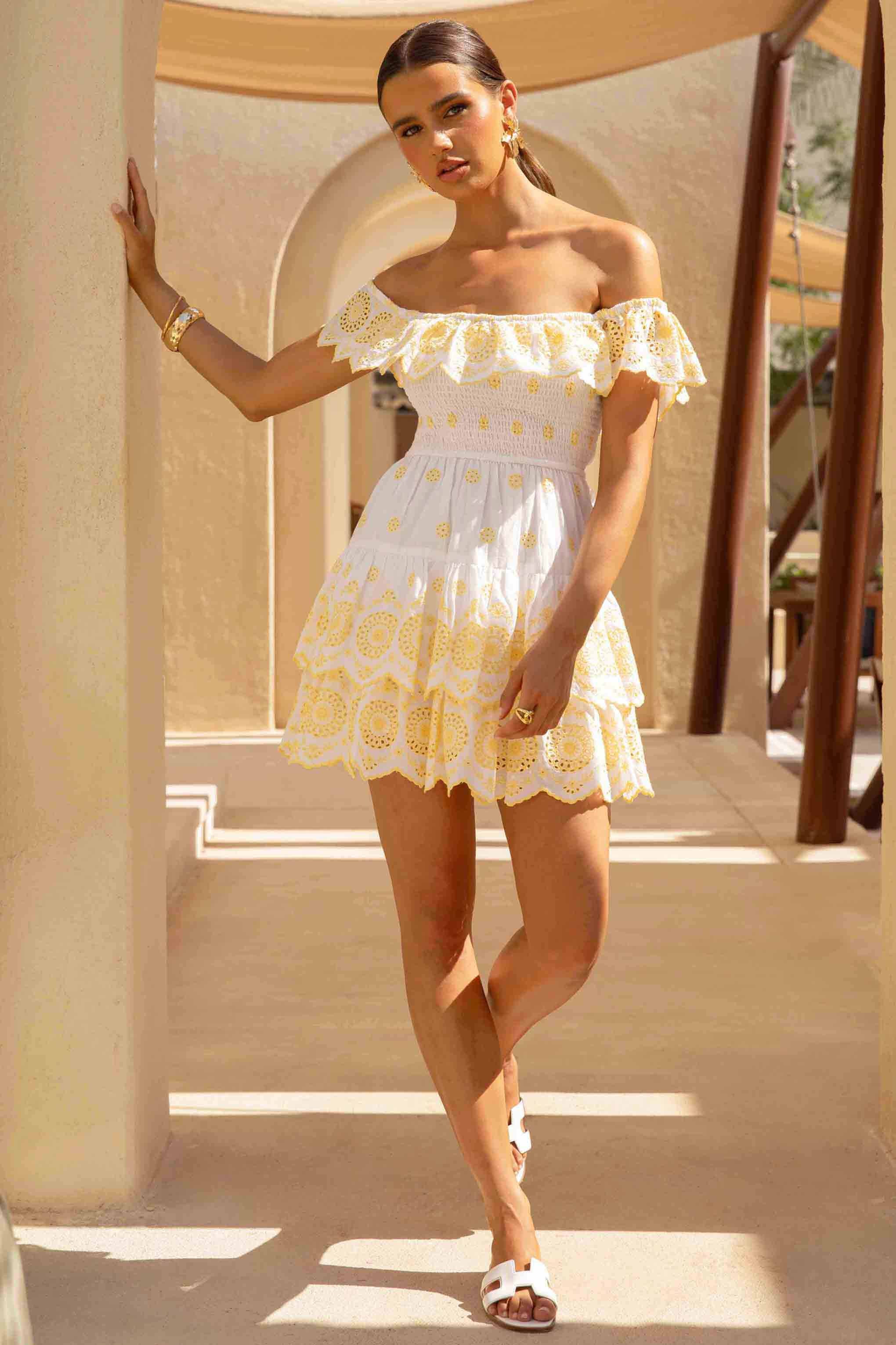 Andrea | Mini-robe en broderie jaune citron et blanc - Image 3