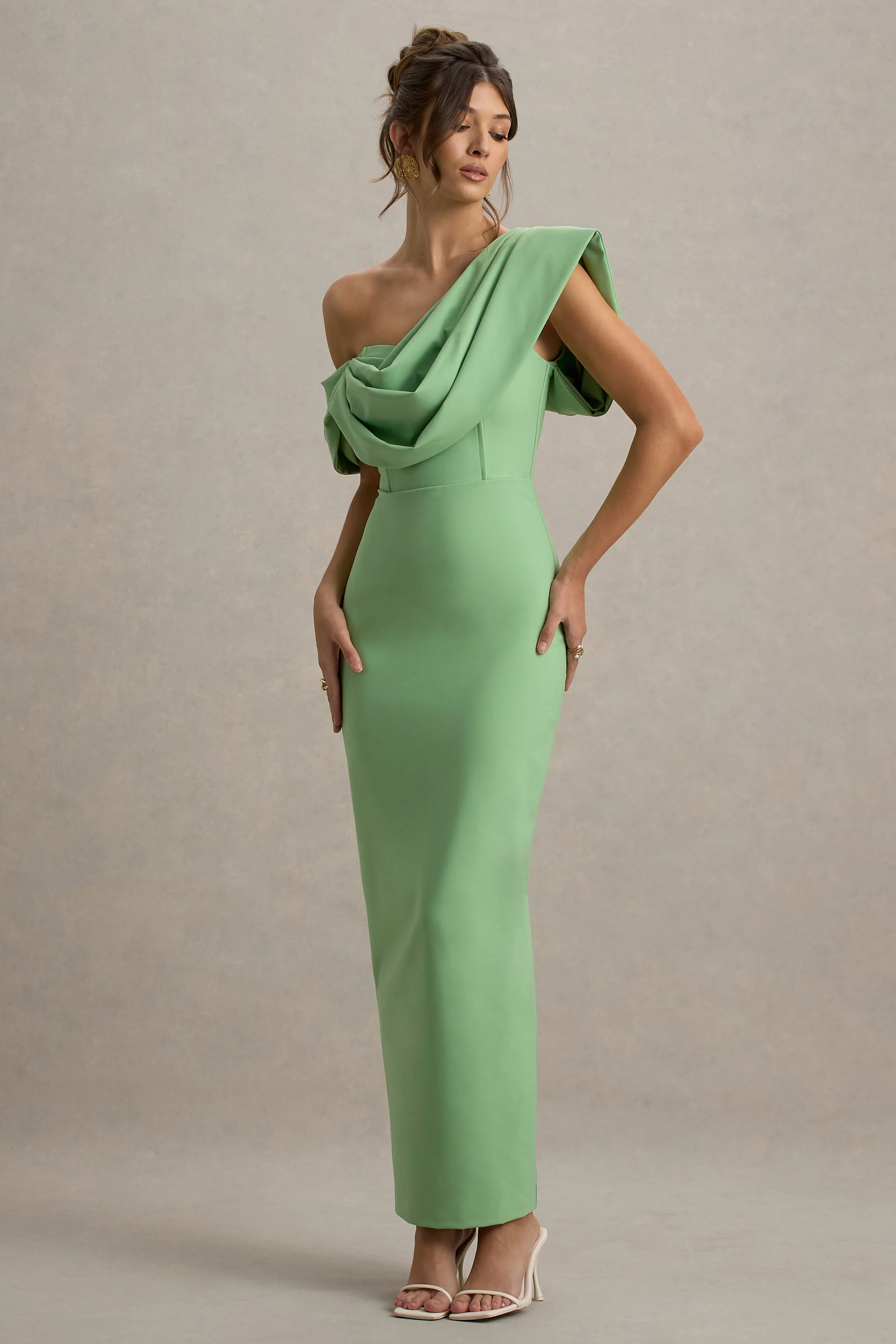 Angelina | Robe longue verte à épaule drapée - Image 5