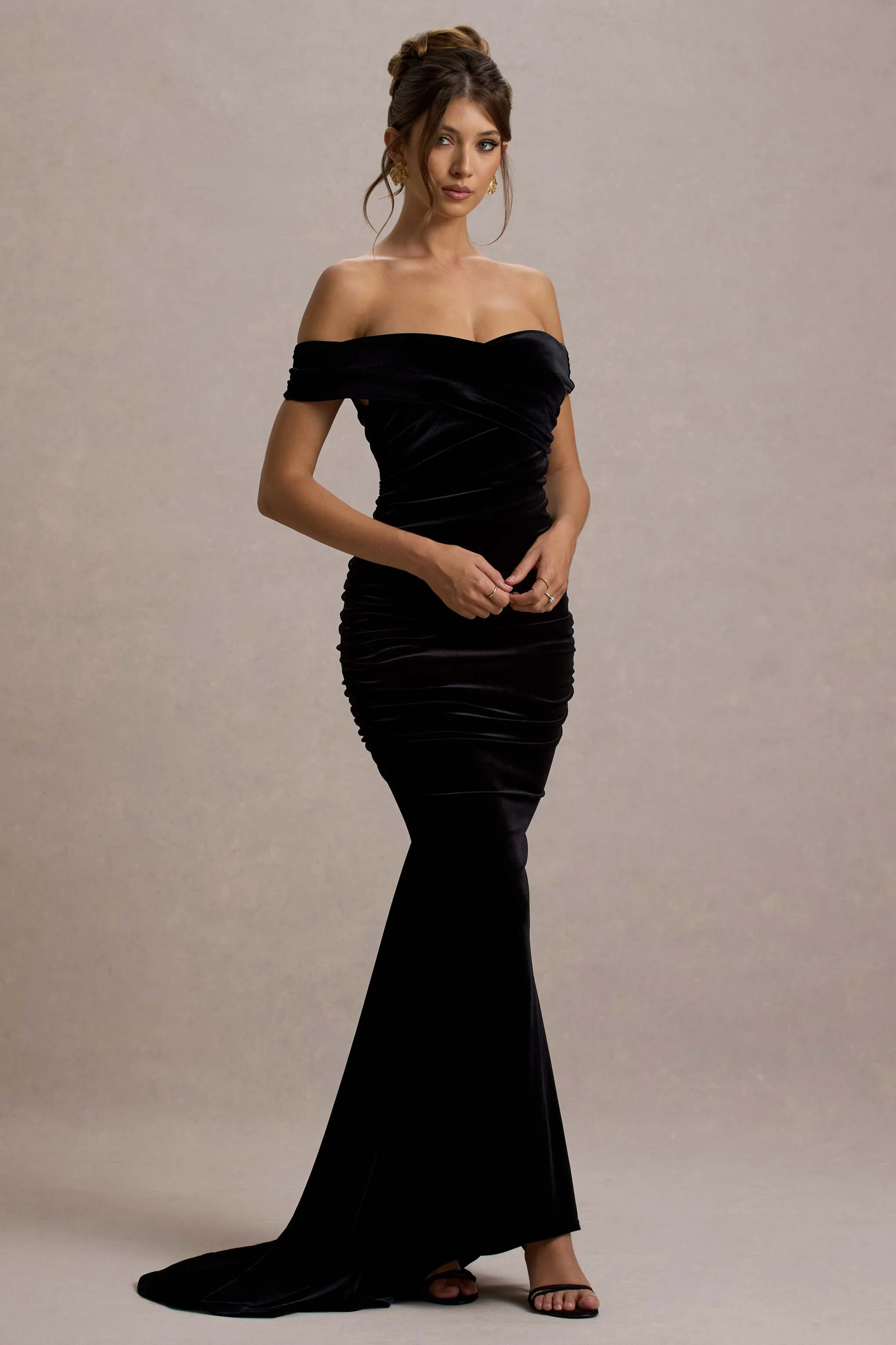 Apolline | Robe longue en velours noir à épaules dénudées et queue de poisson froncée - Image 5