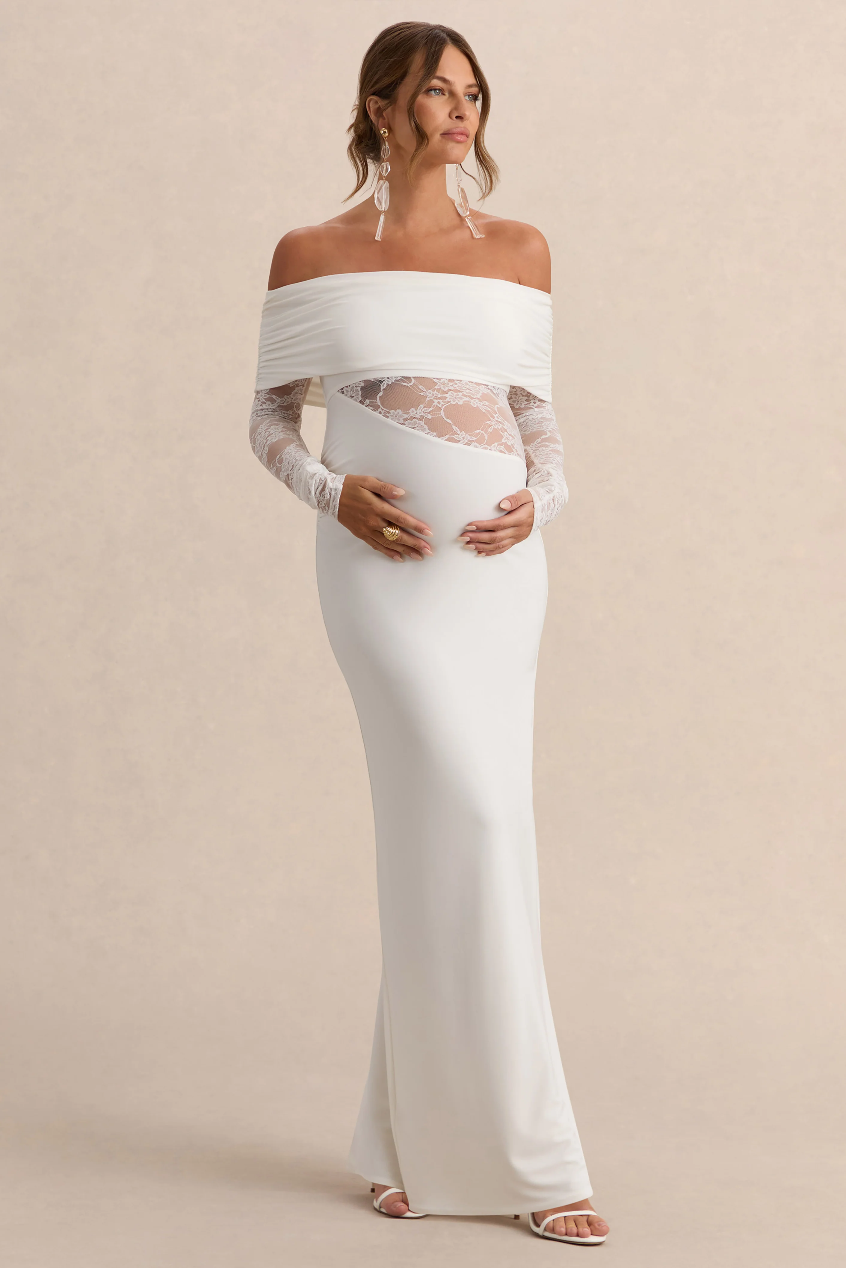 Artemisia | Robe longue de maternité blanche à encolure Bardot avec détails en dentelle - Image 5