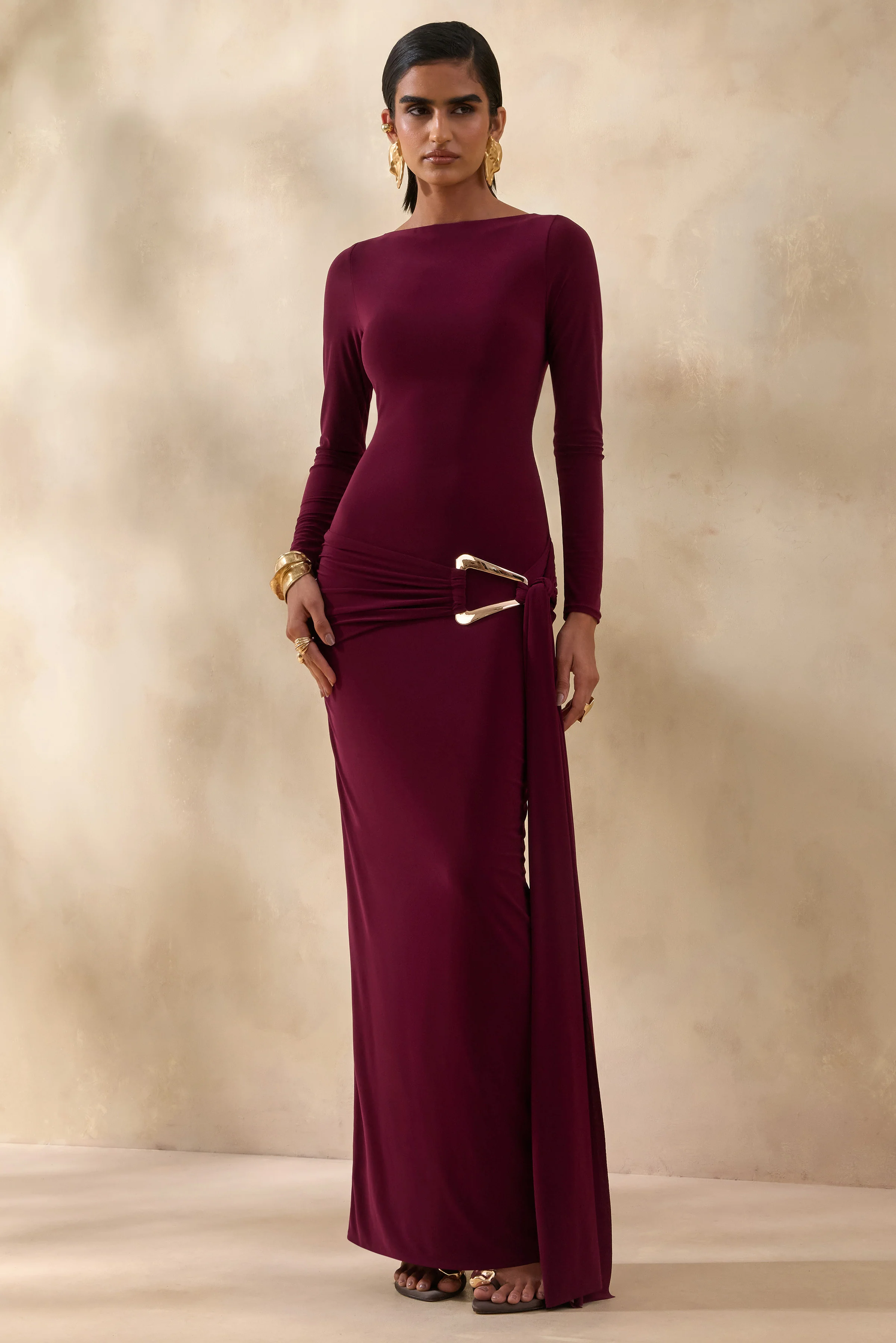 Astrielle | Robe longue bordeaux à encolure ronde avec détail doré et ceinture - Image 4