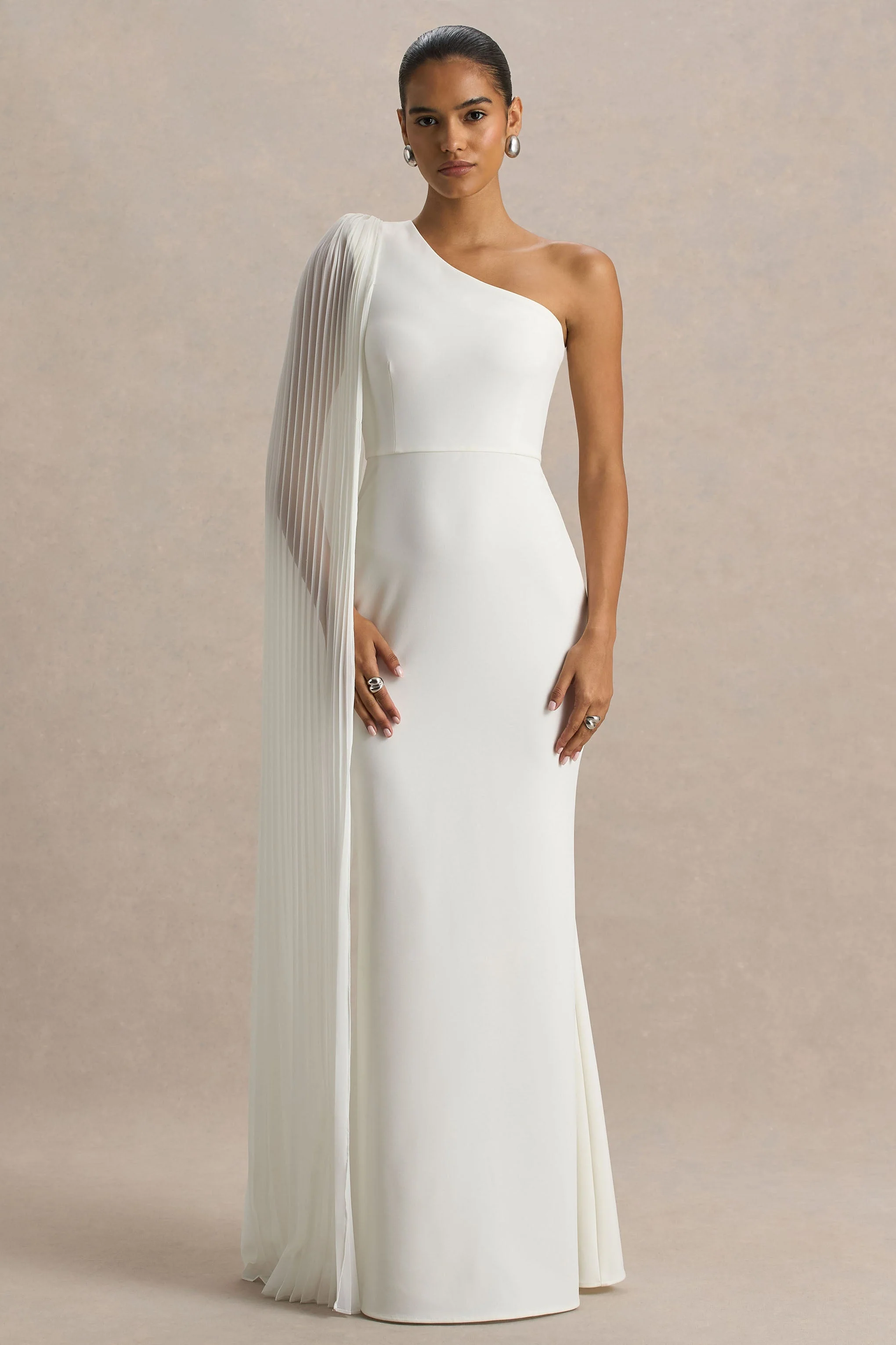 Athens | Robe longue blanche à encolure asymétrique avec détail de manche cape - Image 4