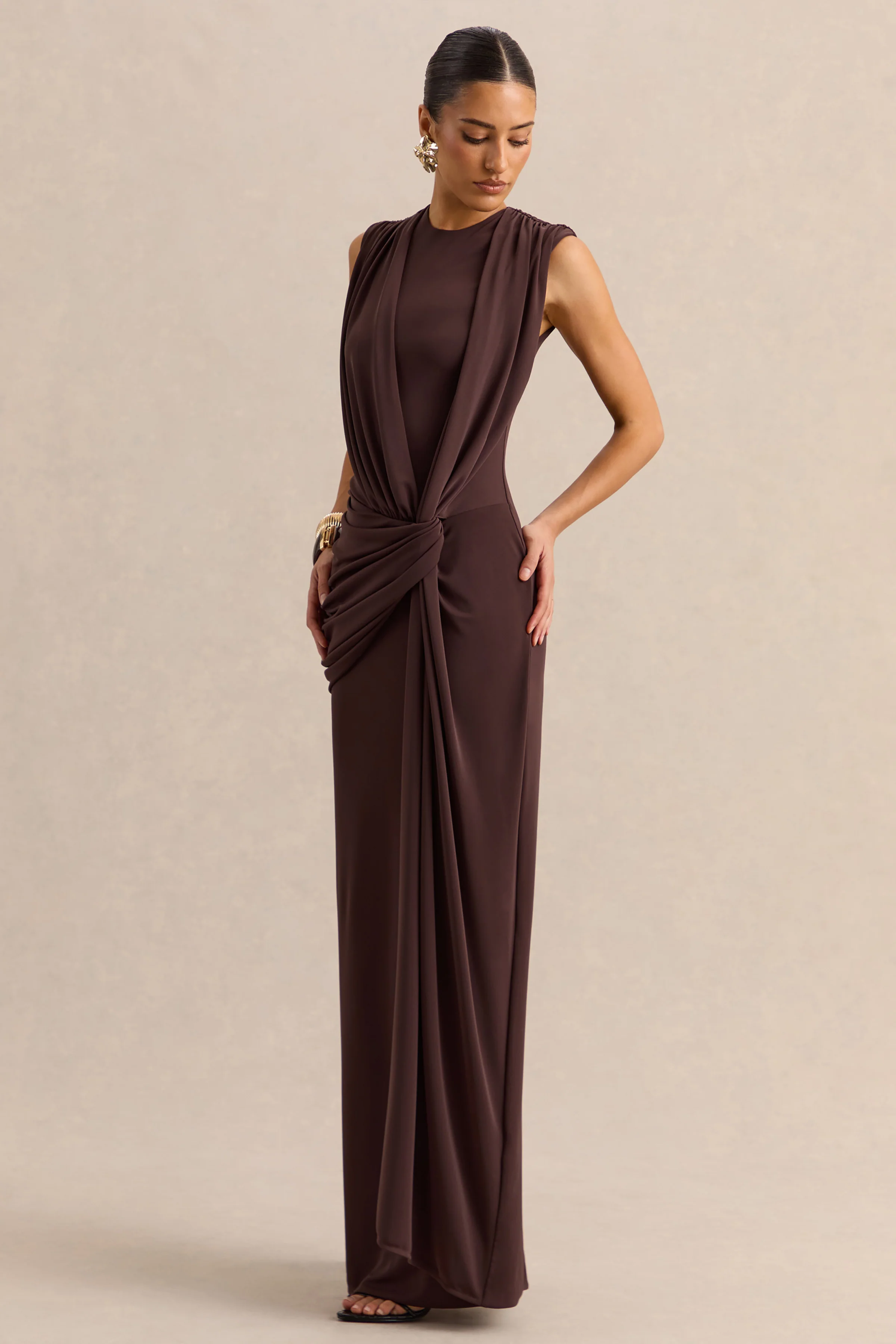 Blythia | Robe longue marron à encolure ronde avec détails froncés - Image 6