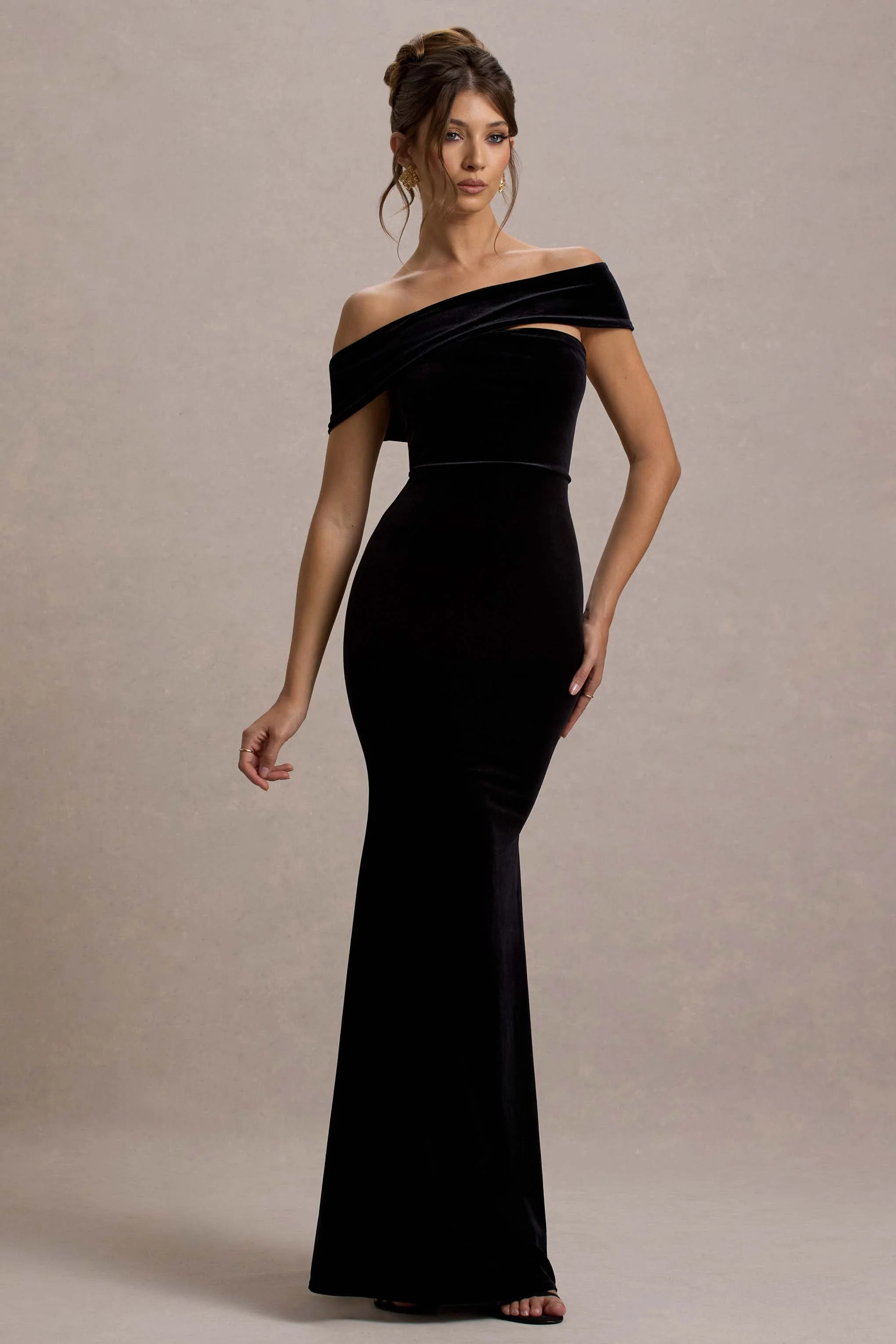 Candela | Robe longue bardot asymétrique en velours noir - Image 5