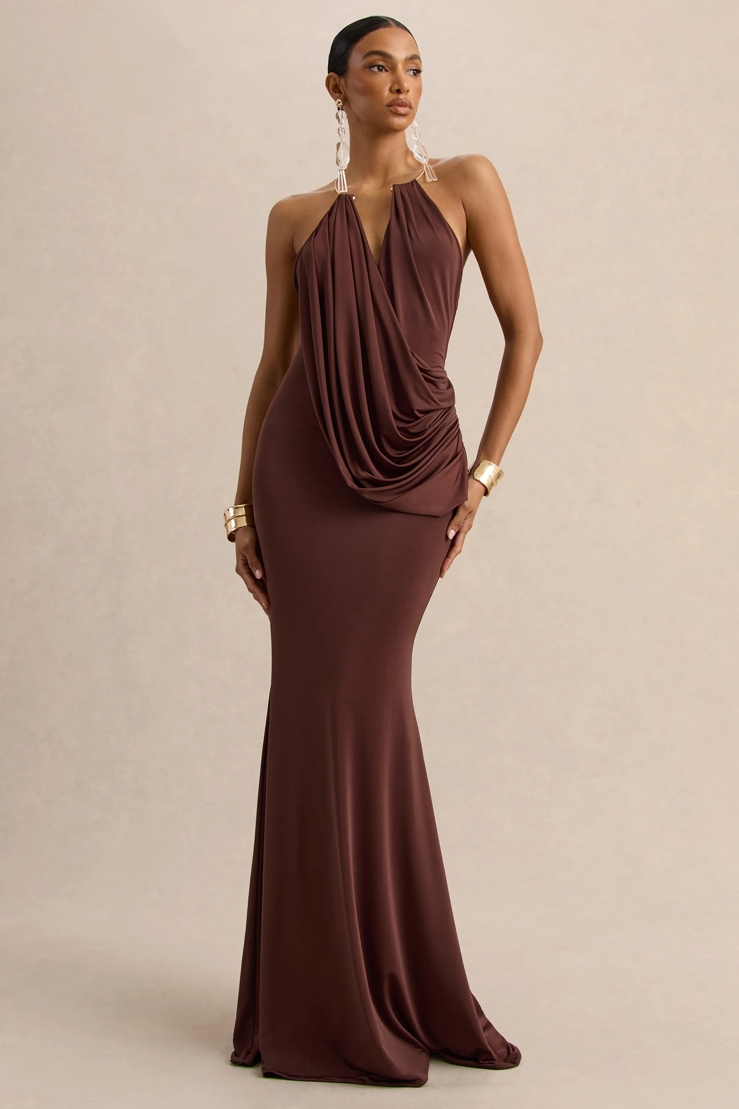 Chanterra | Robe longue marron à encolure dos nu avec détails drapés - Image 4