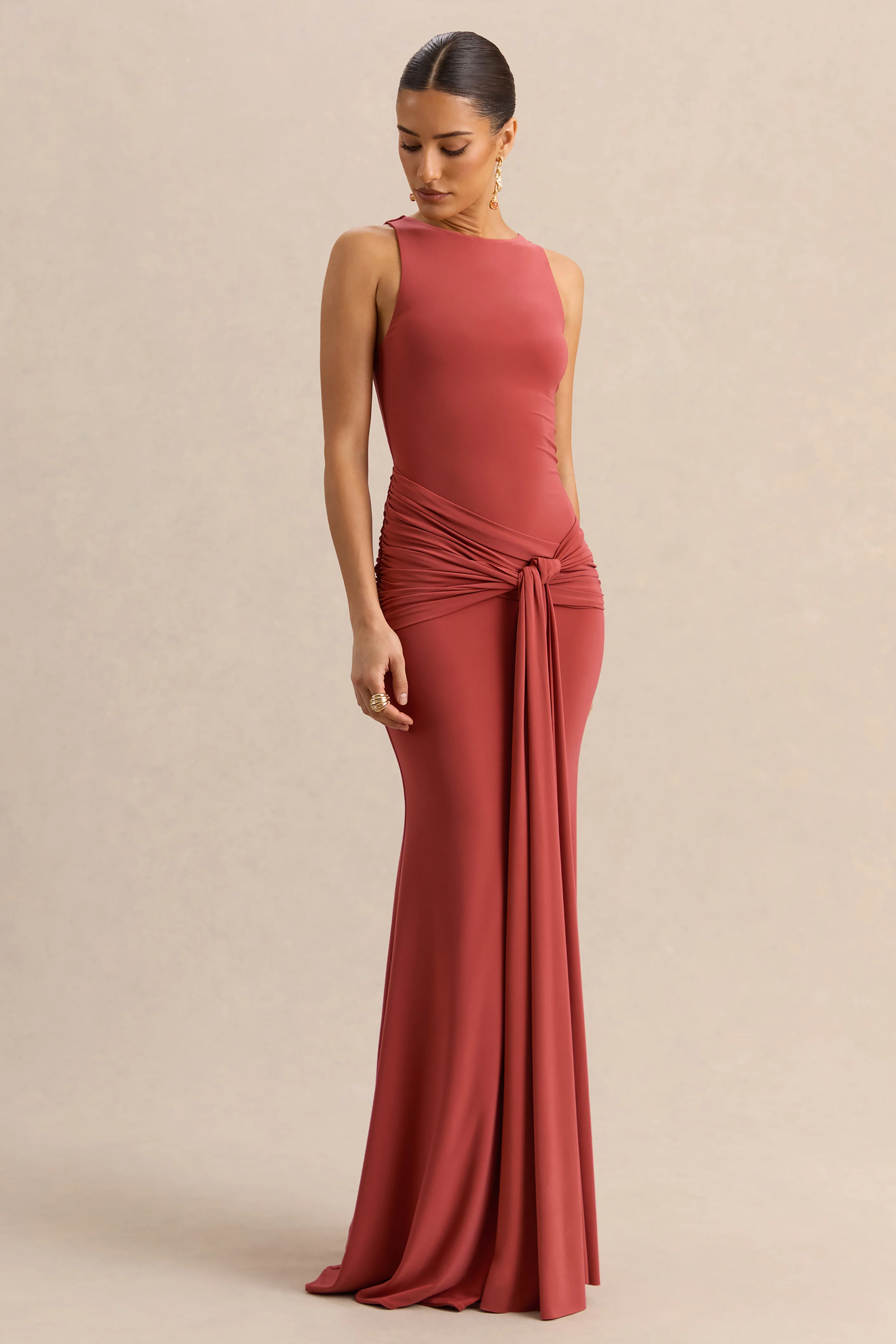 Cherine | Robe longue rouille à encolure ronde avec détails froncés et ceinture - Image 5