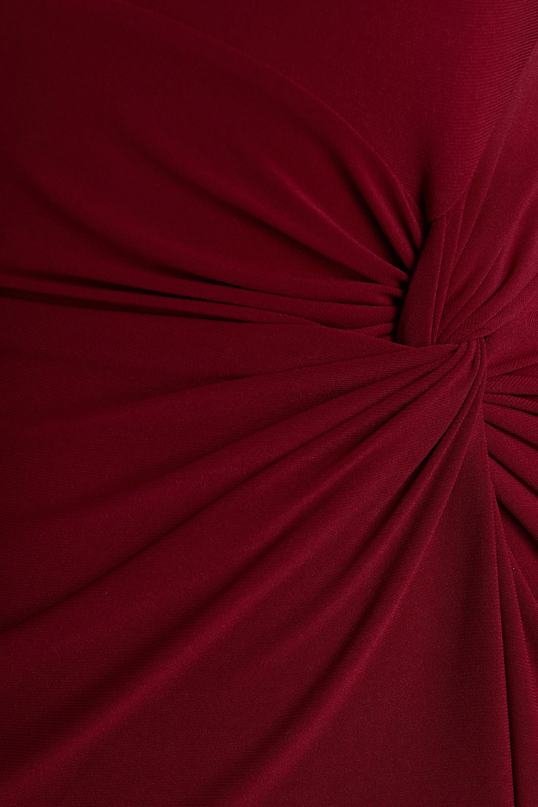 Claretta | Robe longue rouge cerise à encolure carrée torsadée avec manches cape - Image 6