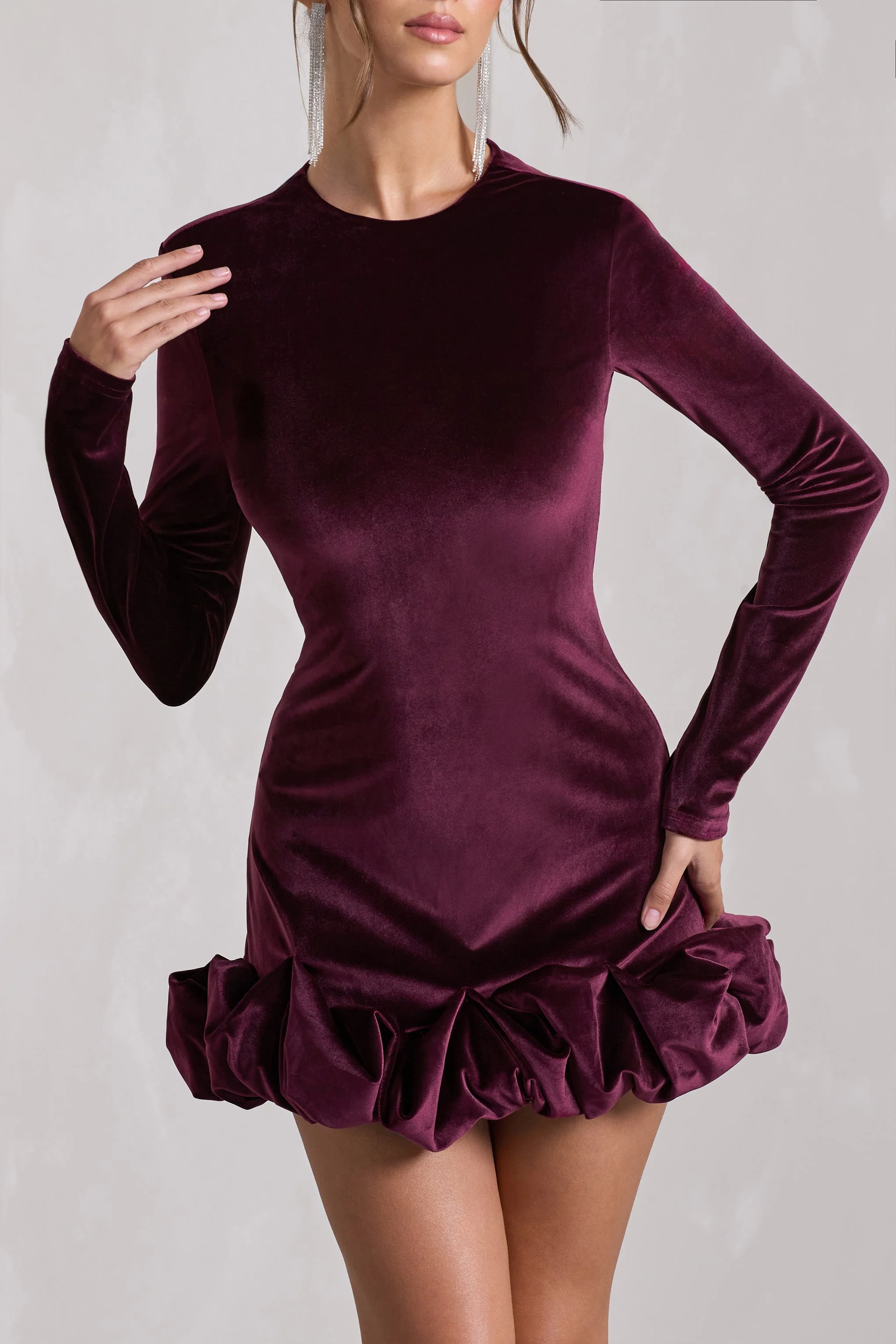 Claudine | Mini-robe en velours violet à manches longues et fronces - Image 3