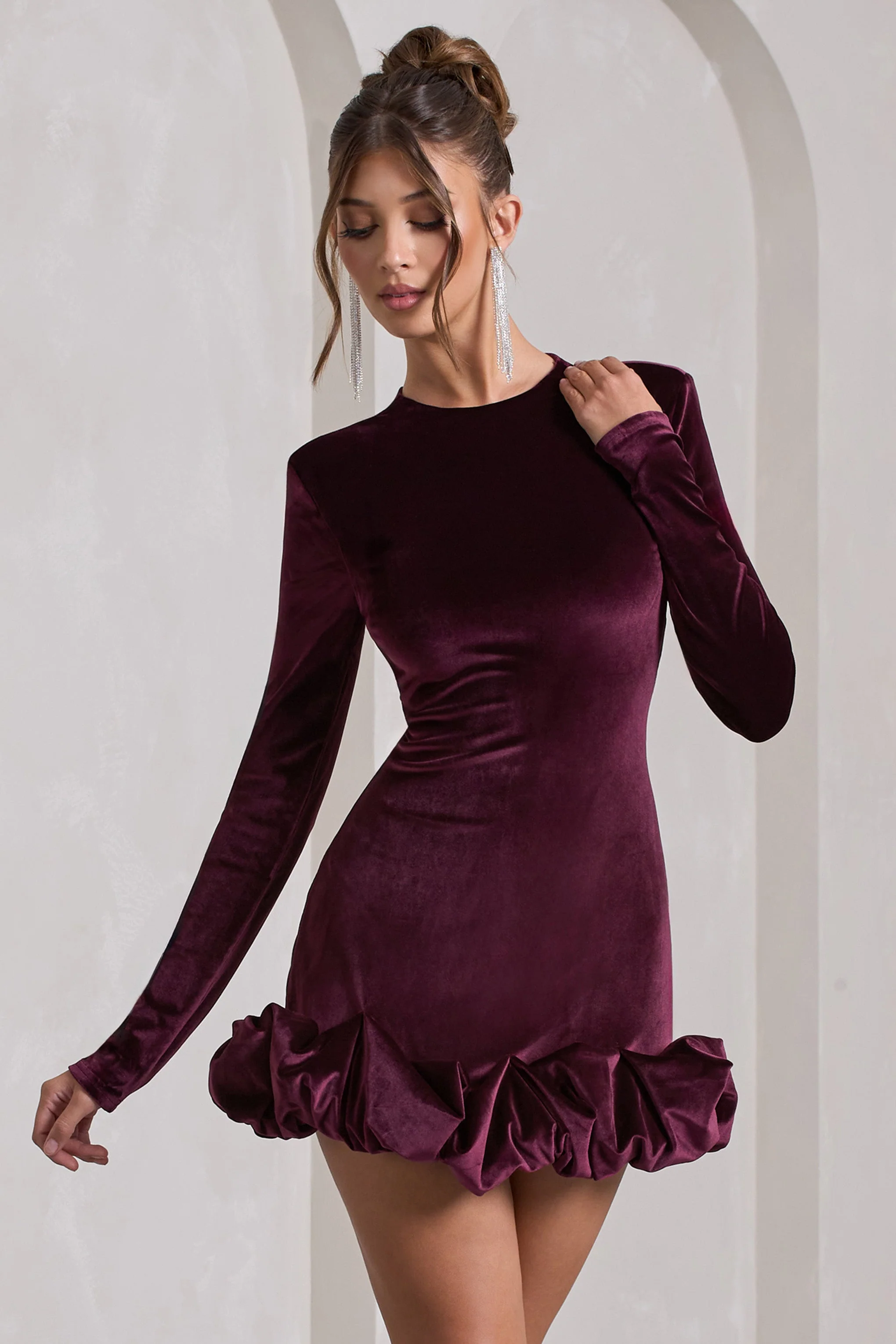 Claudine | Mini-robe en velours violet à manches longues et fronces - Image 5