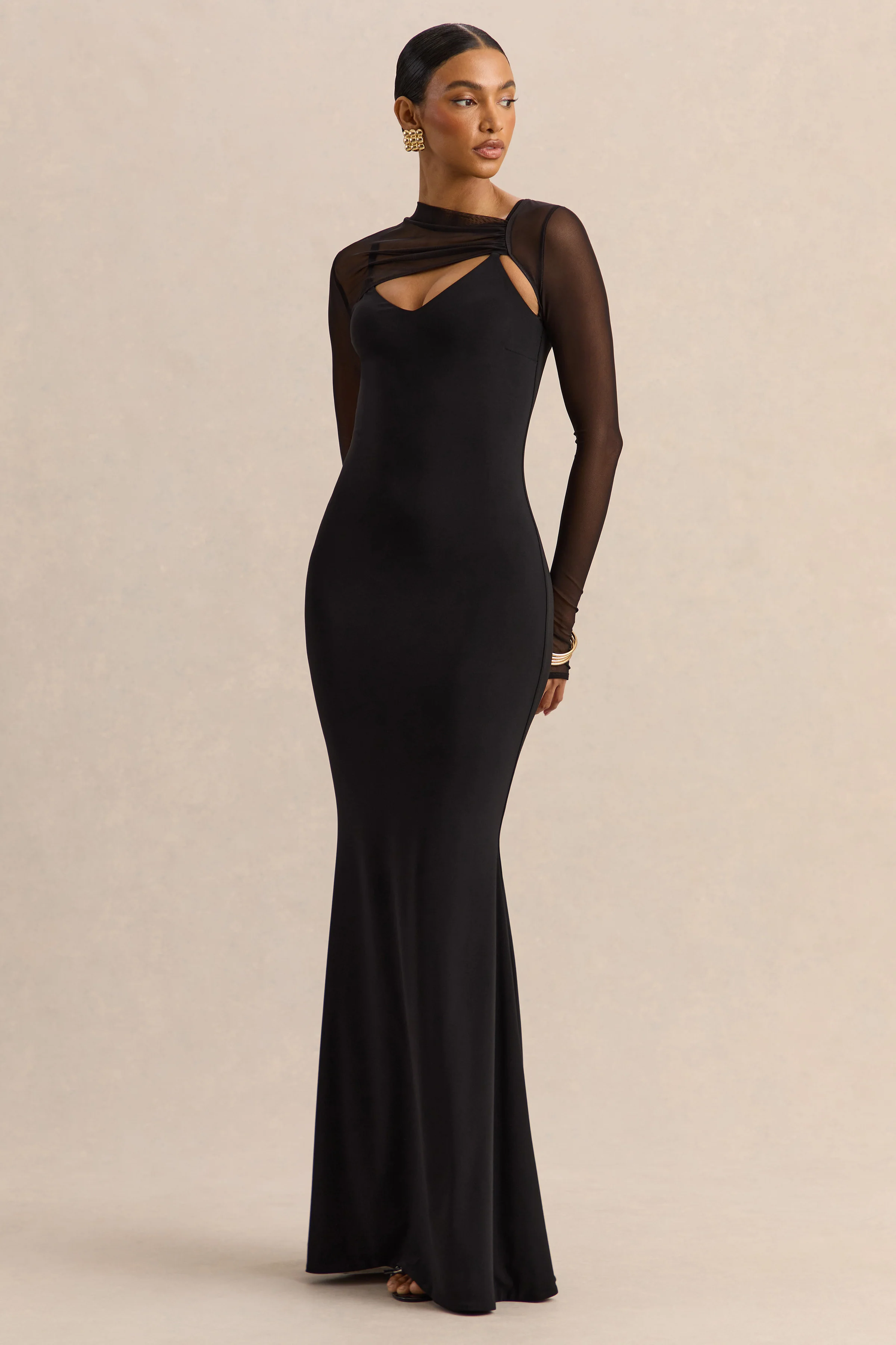 Coralia | Robe longue noire à encolure asymétrique avec manches longues en mesh - Image 4