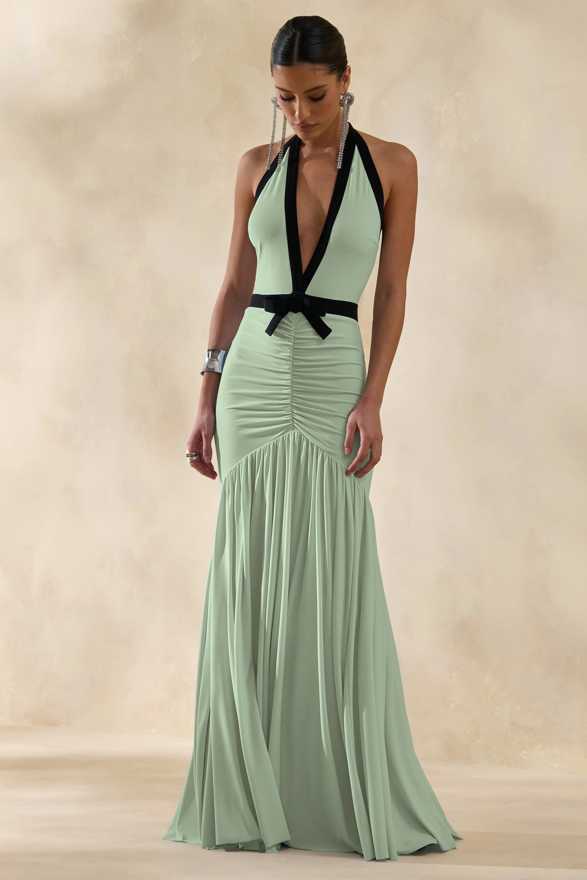 Cosmina | Robe longue menthe à décolleté plongeant avec détail nœud - Image 4