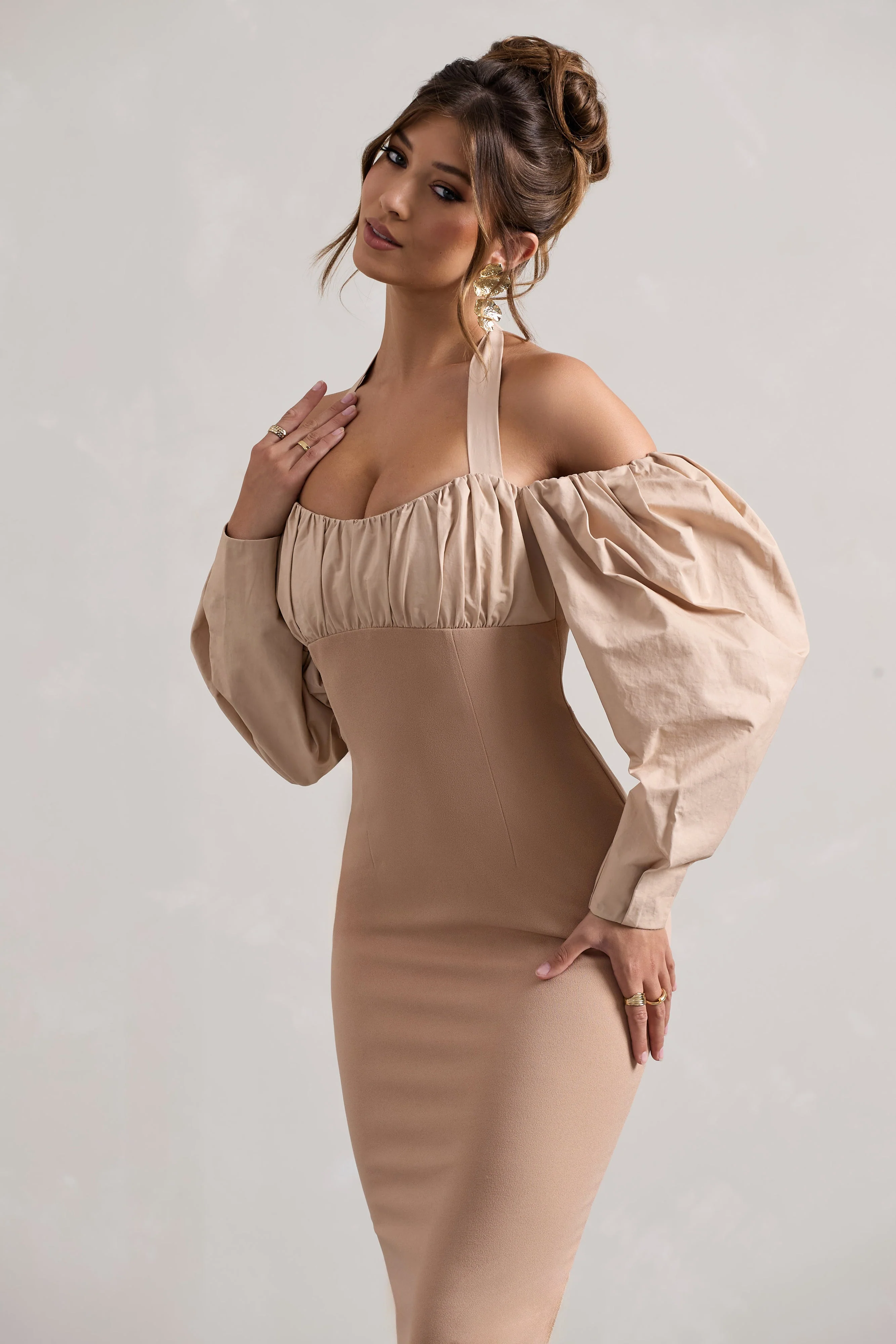 Couture Client | Robe mi-longue champagne à dos nu et manches bouffantes - Image 3