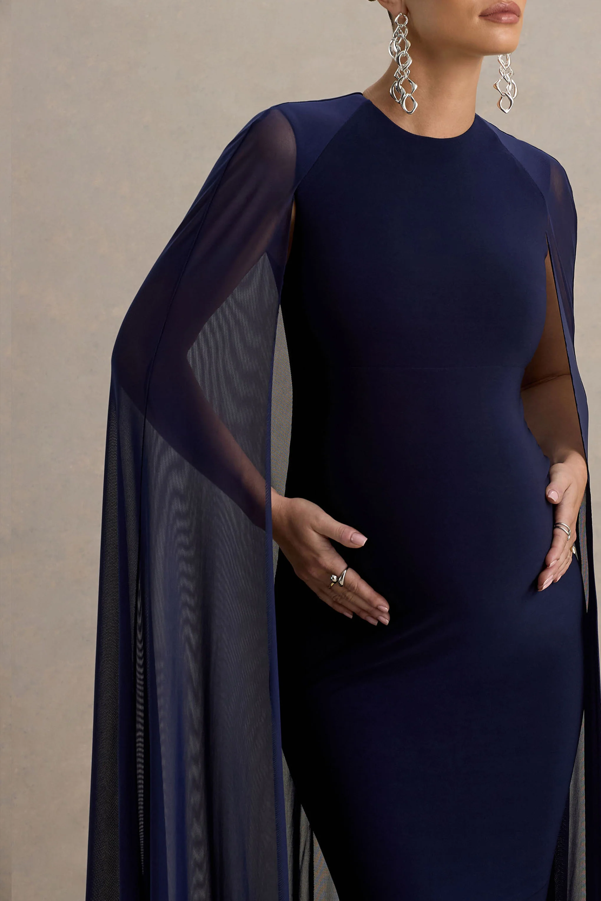Currant | Robe longue de maternité bleu marine à col arrondi avec cape - Image 3