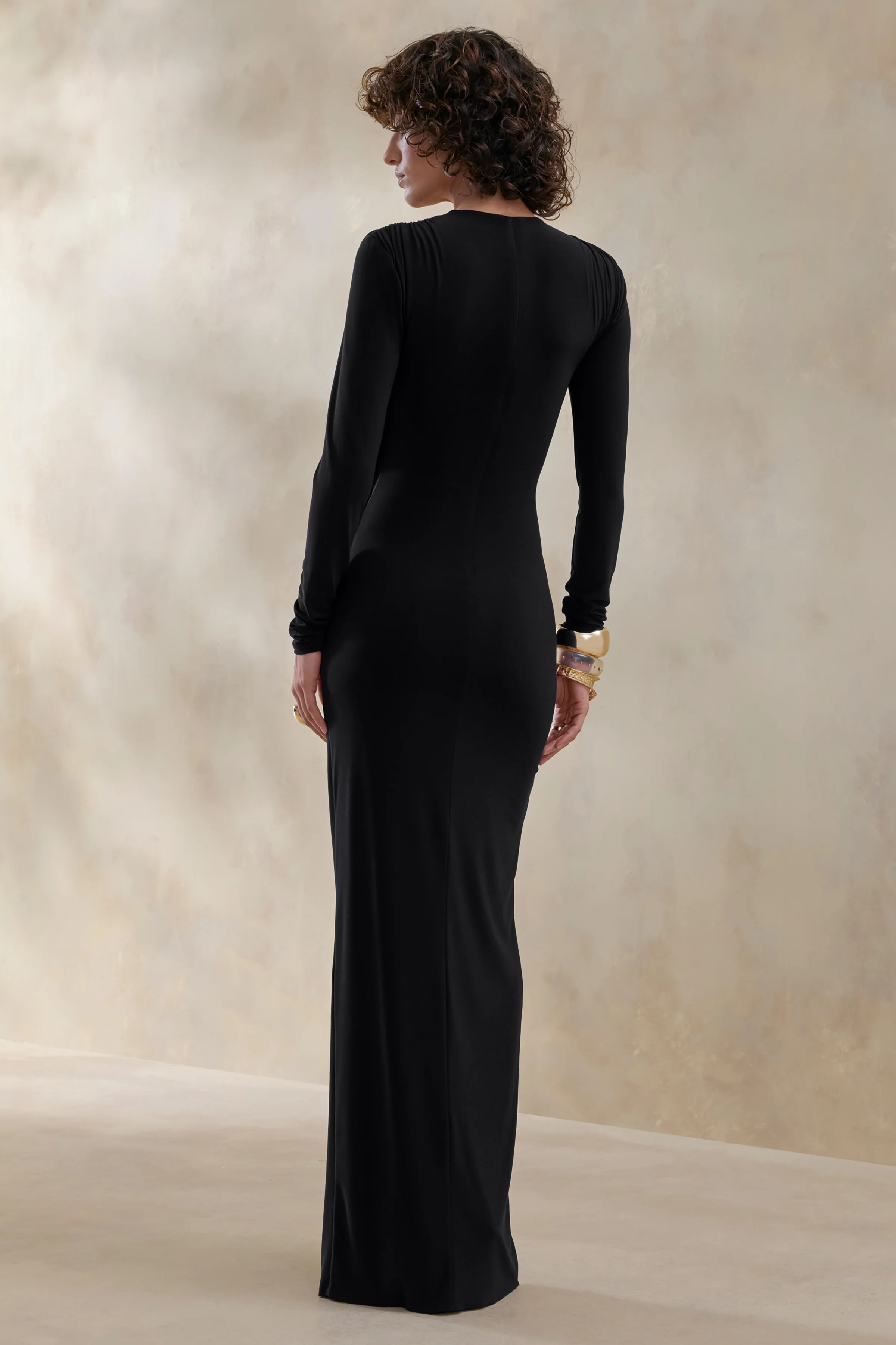 Desirelle | Robe longue noire à encolure ronde avec détails froncés - Image 2