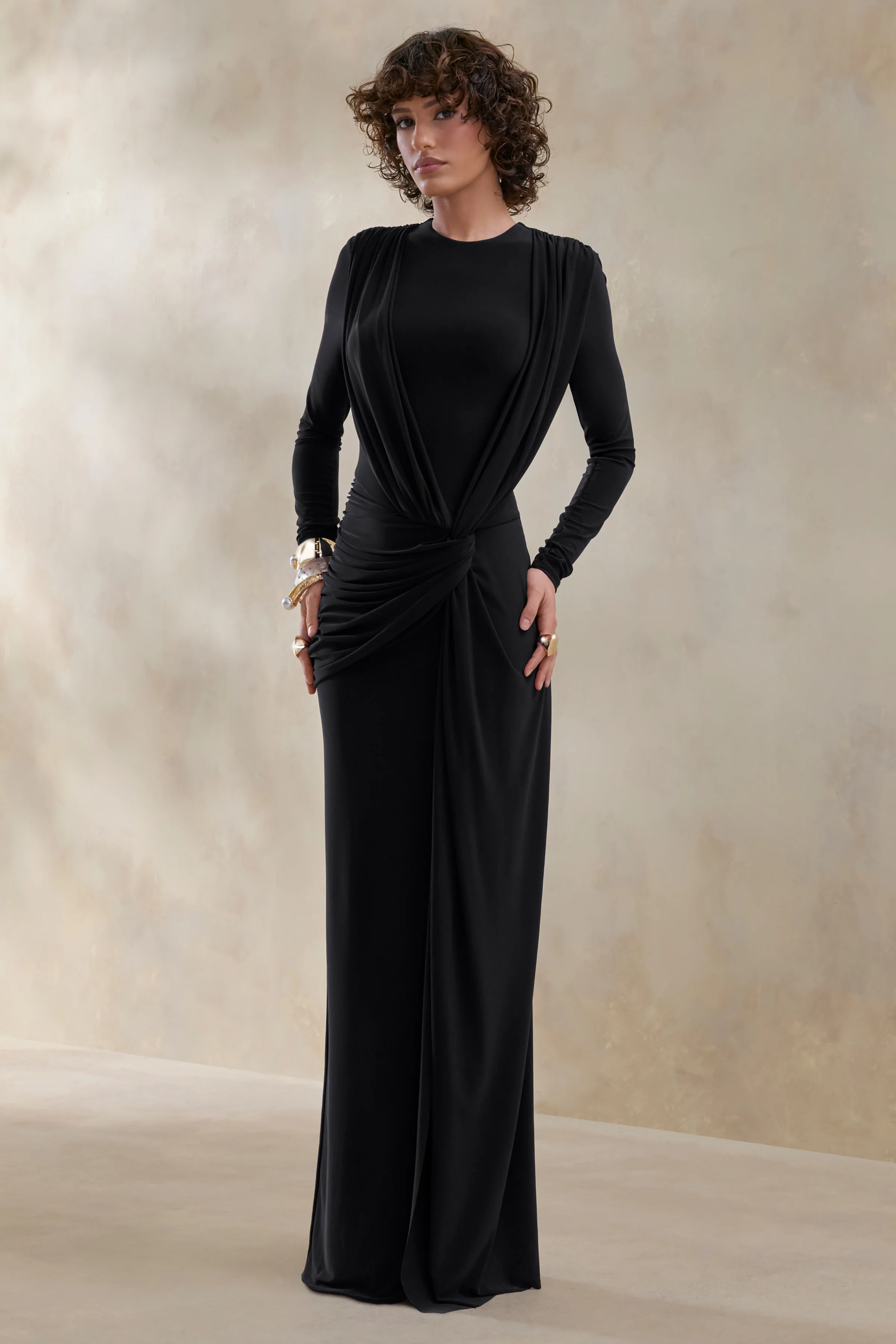 Desirelle | Robe longue noire à encolure ronde avec détails froncés - Image 4