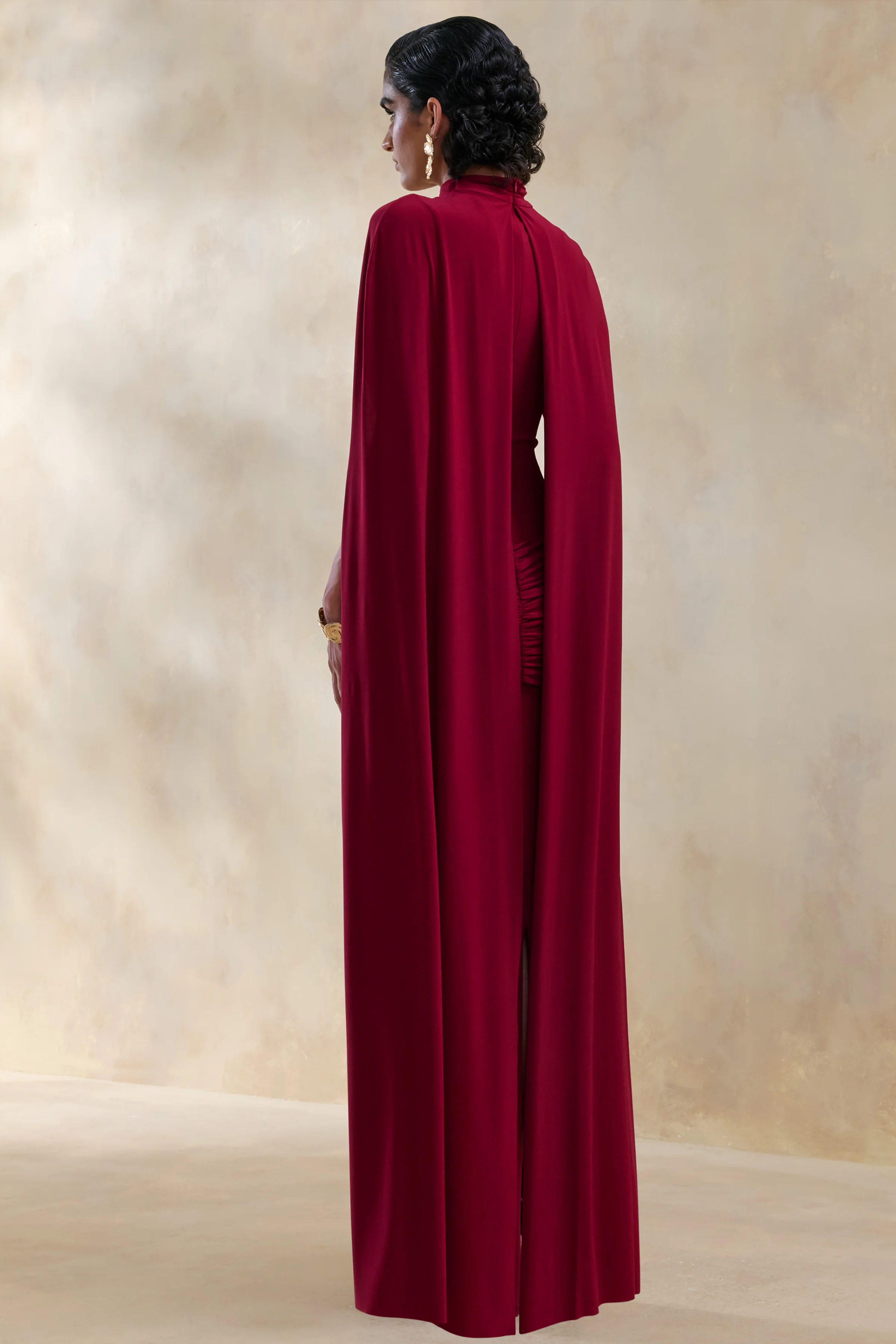 Dianelle | Robe longue baie à encolure haute avec manches cape - Image 2