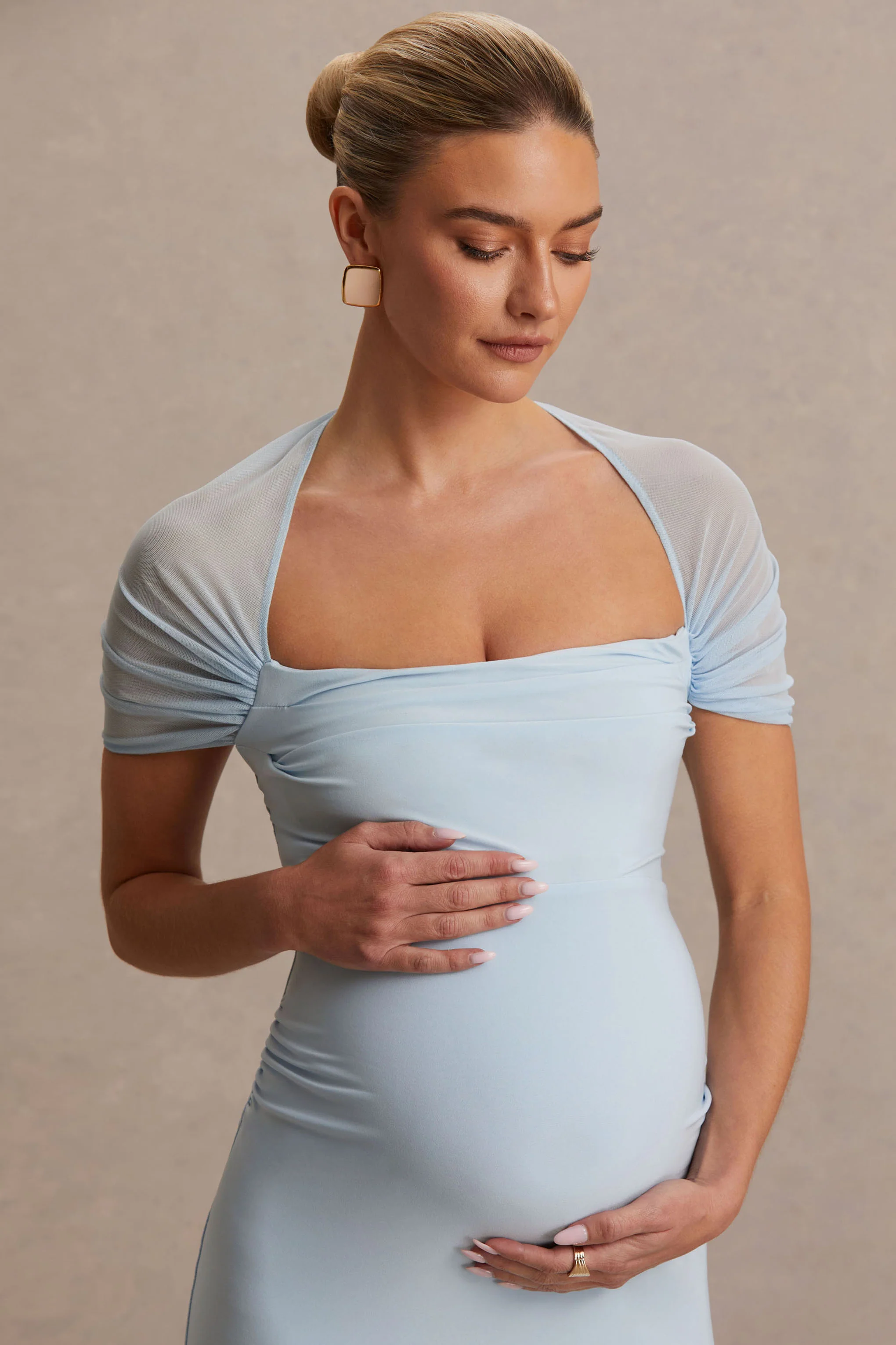 Dome | Robe longue de maternité bleu poudré à décolleté carré et manches en tulle - Image 6