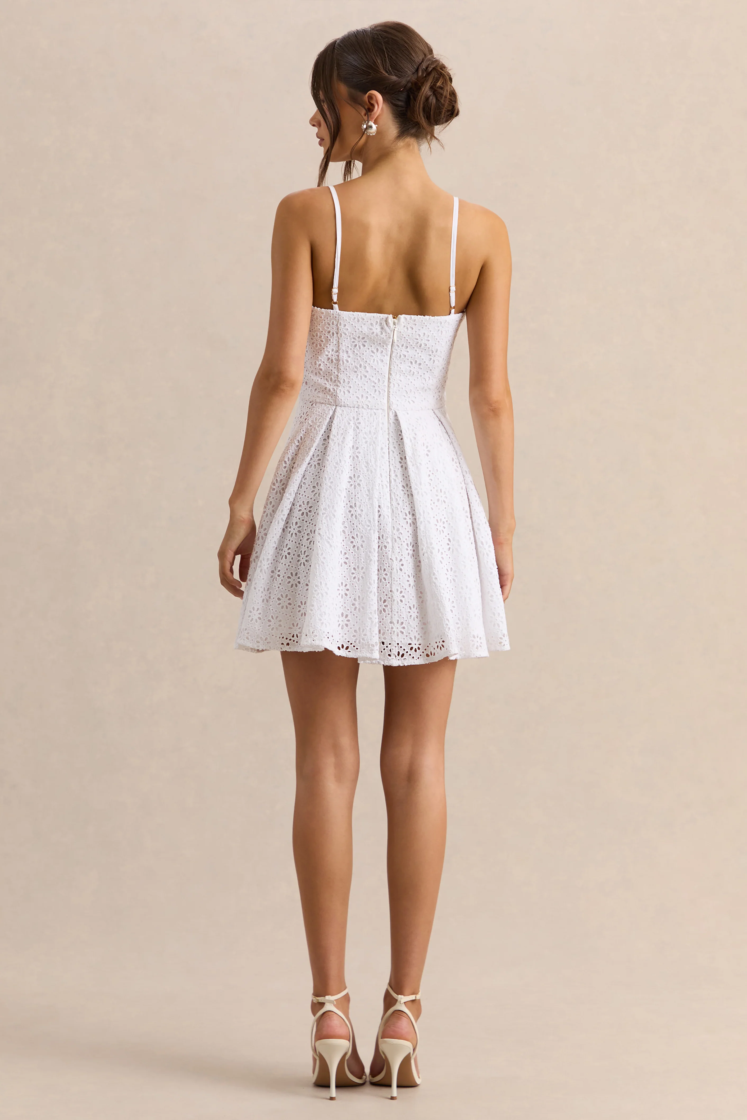 Elina | Mini-robe blanche à encolure carrée avec détail nœud - Image 2
