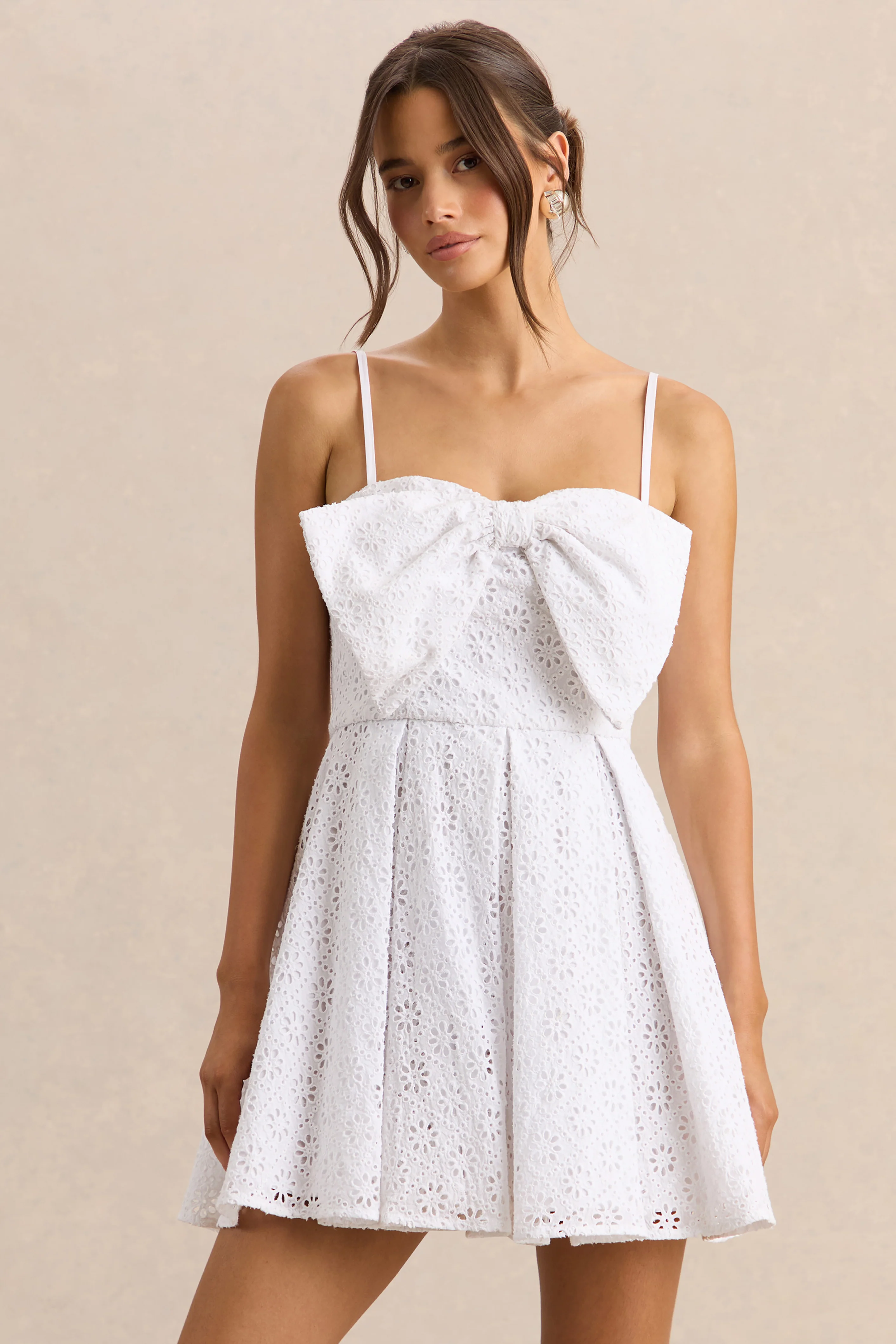 Elina | Mini-robe blanche à encolure carrée avec détail nœud - Image 3