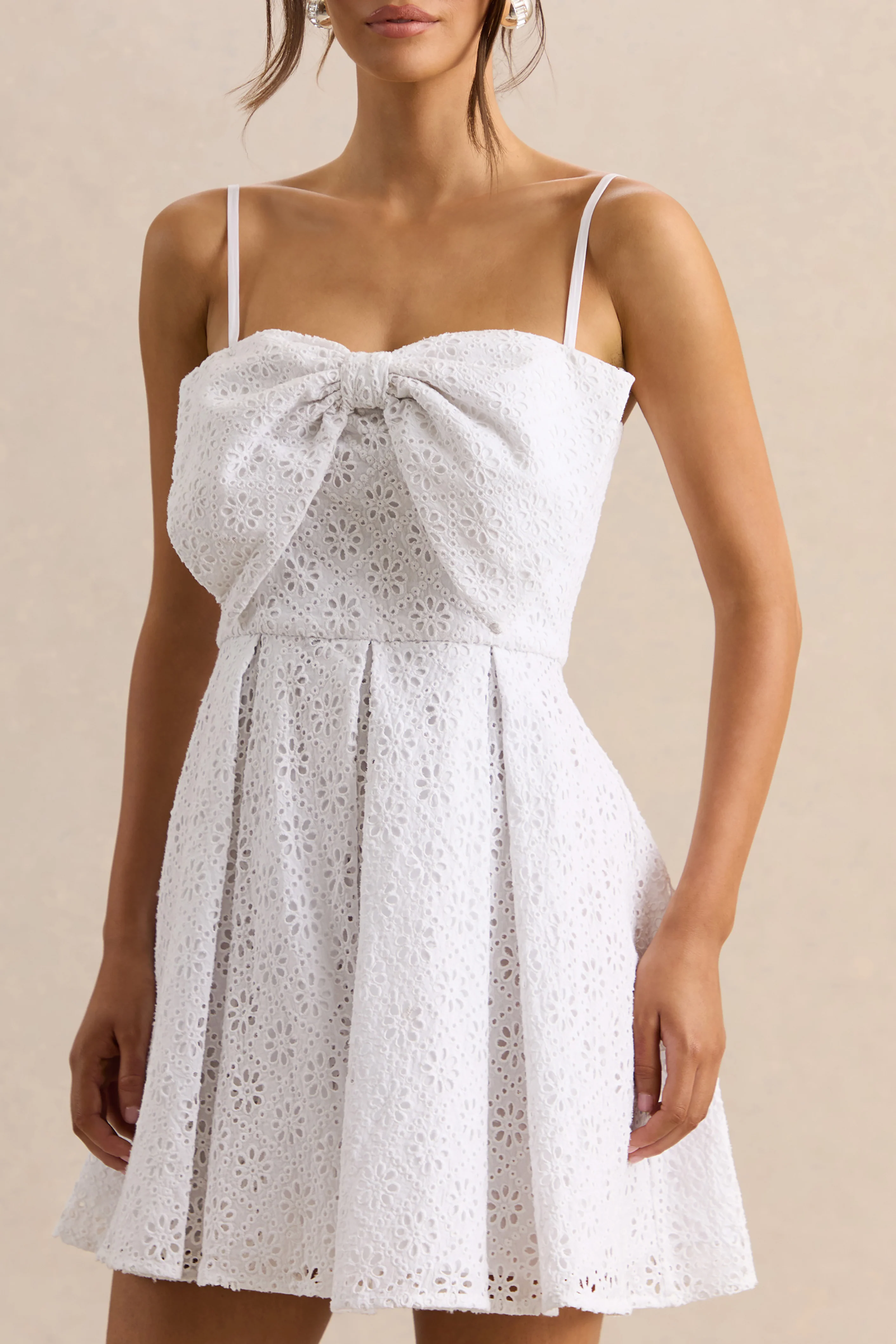 Elina | Mini-robe blanche à encolure carrée avec détail nœud - Image 6