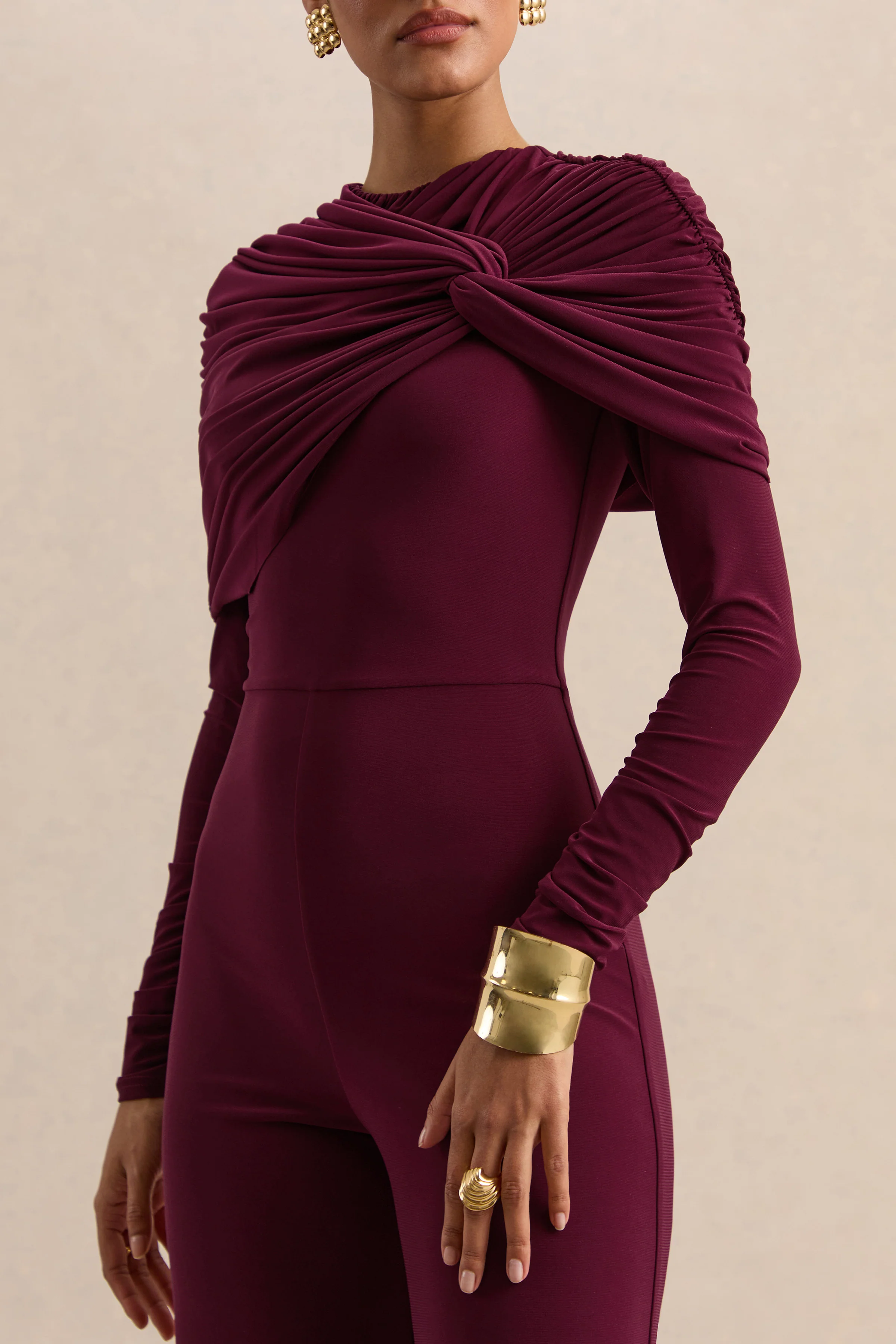 Eloura | Combinaison bordeaux à encolure haute avec détail torsadé froncé - Image 3