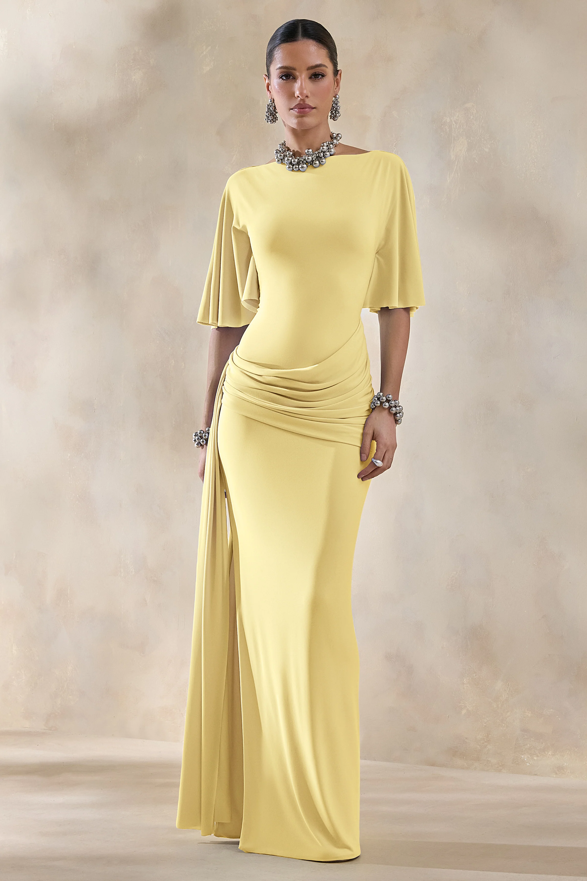 Emerelle | Robe longue citron à encolure large avec ceinture et détails drapés