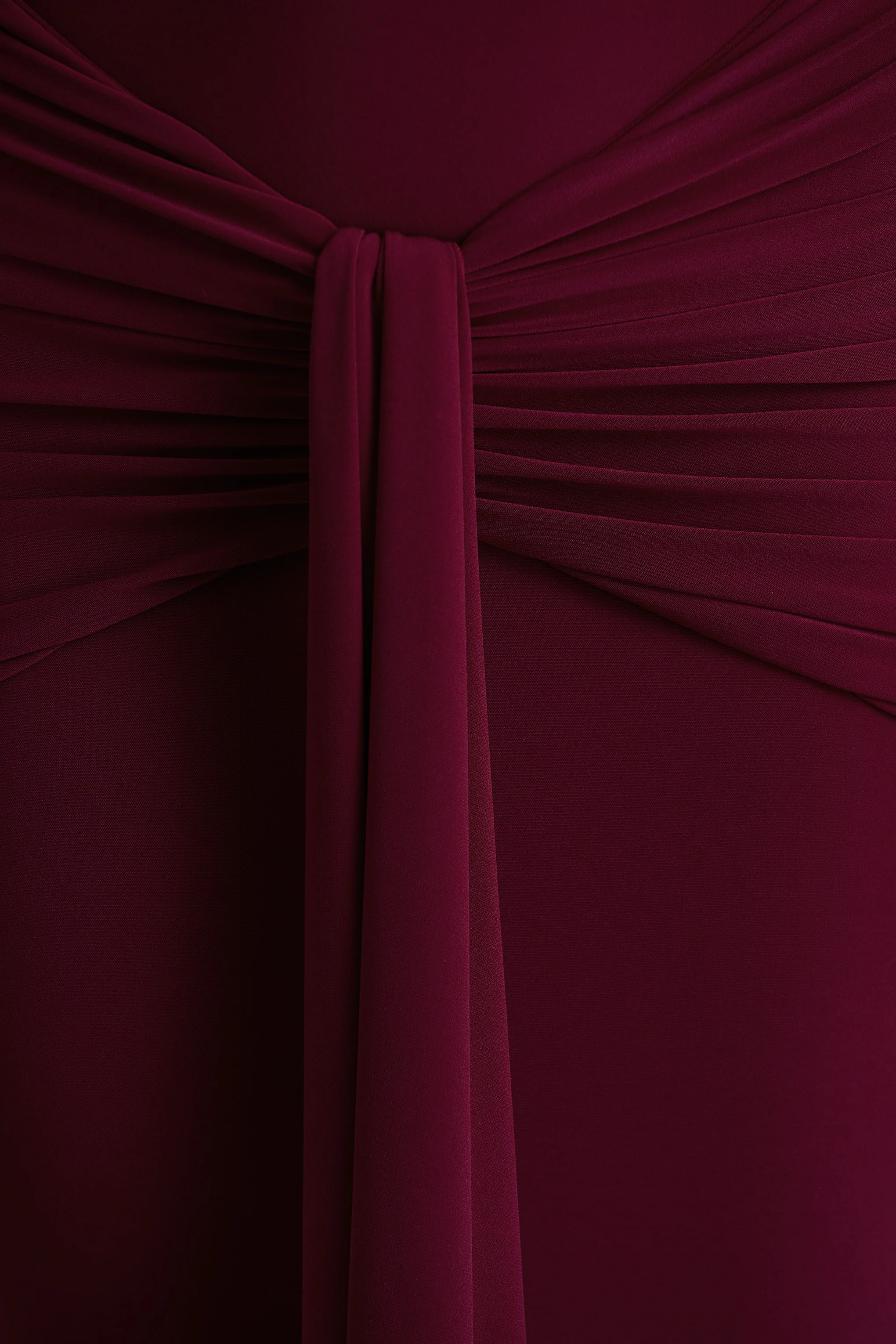 Envisioned | Robe longue bordeaux à encolure bardot avec fronces et drapé - Image 6
