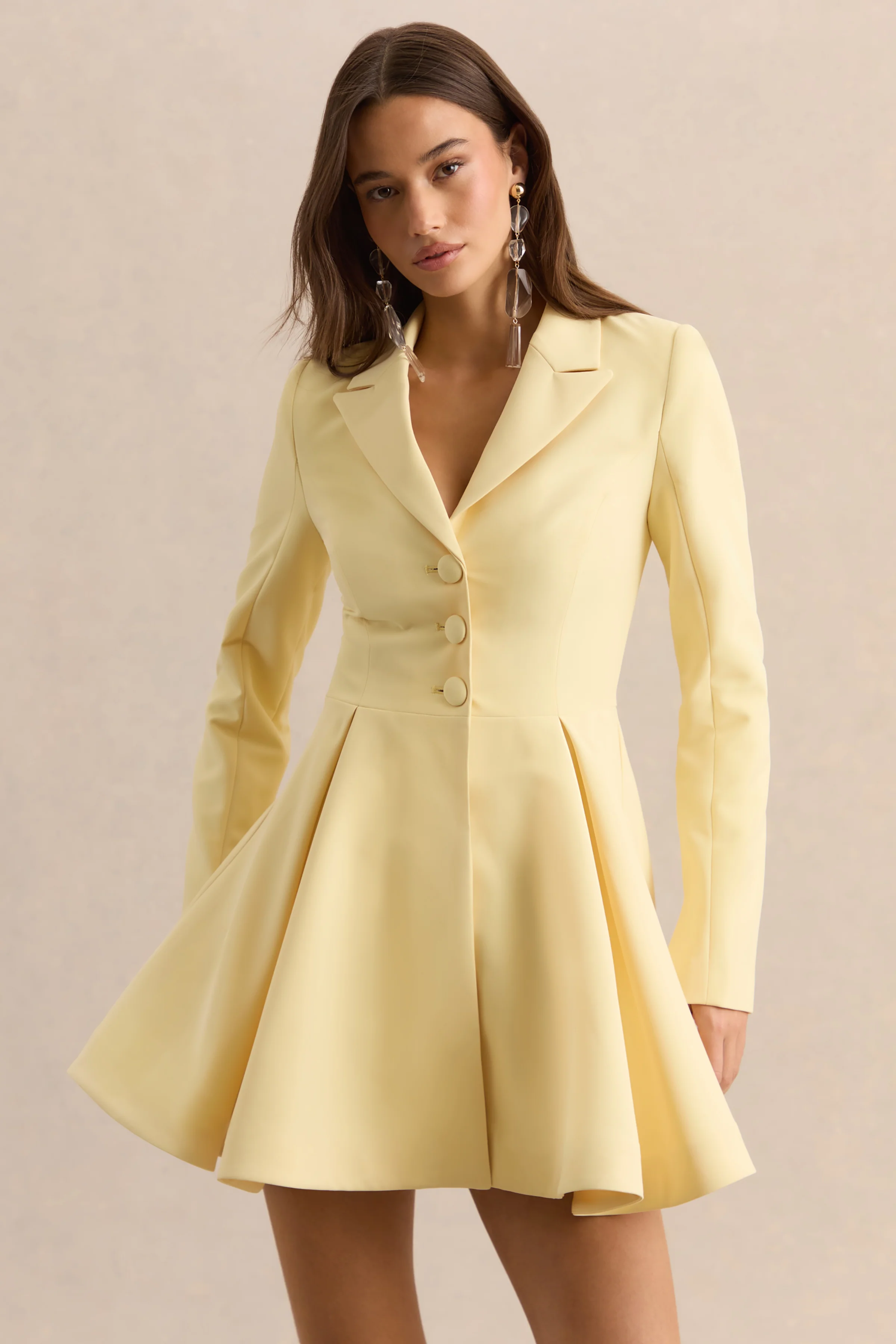 Etherea | Mini-robe patineuse citron à décolleté plongeant - Image 3