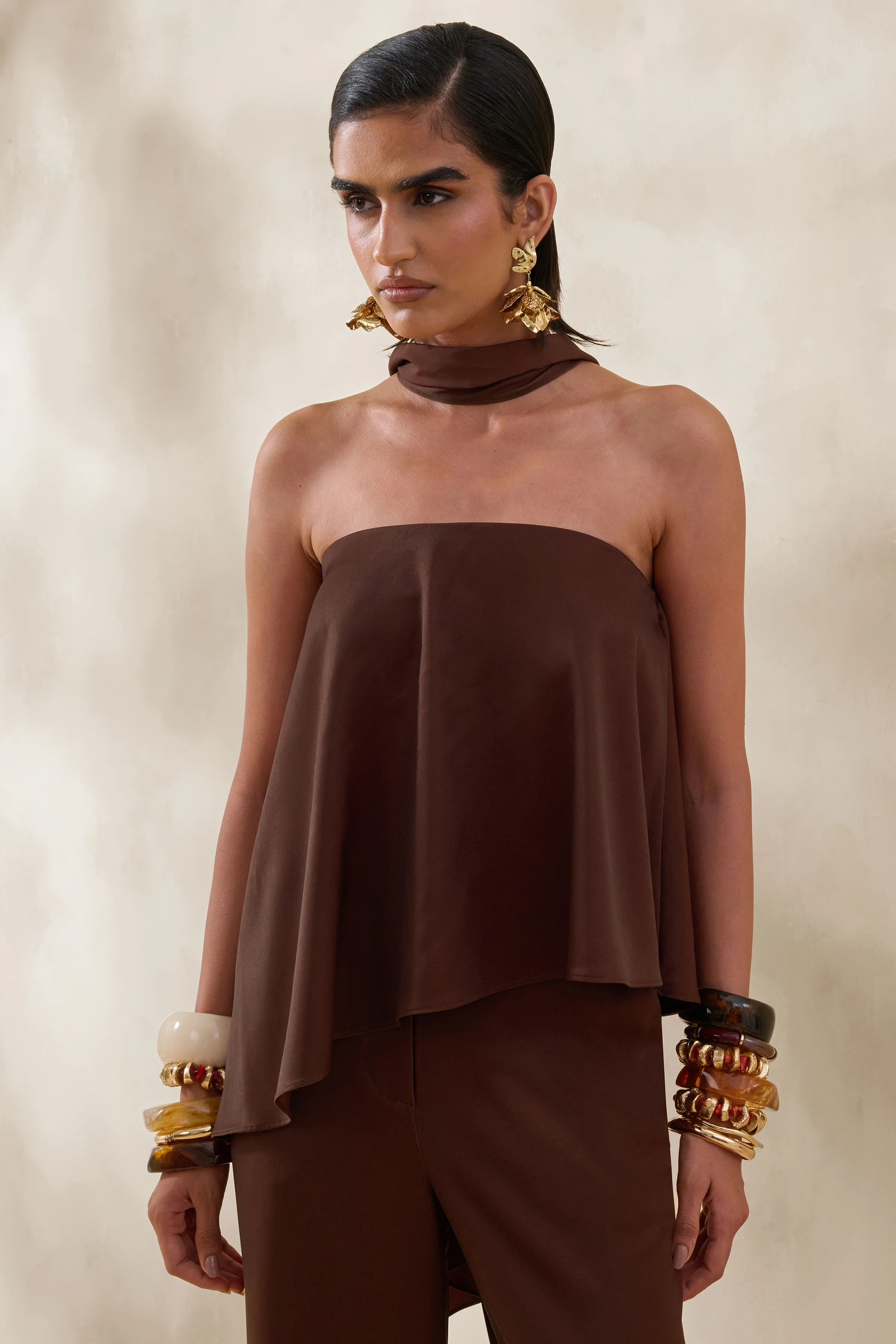 Evandra | Top bandeau en satin marron avec foulard