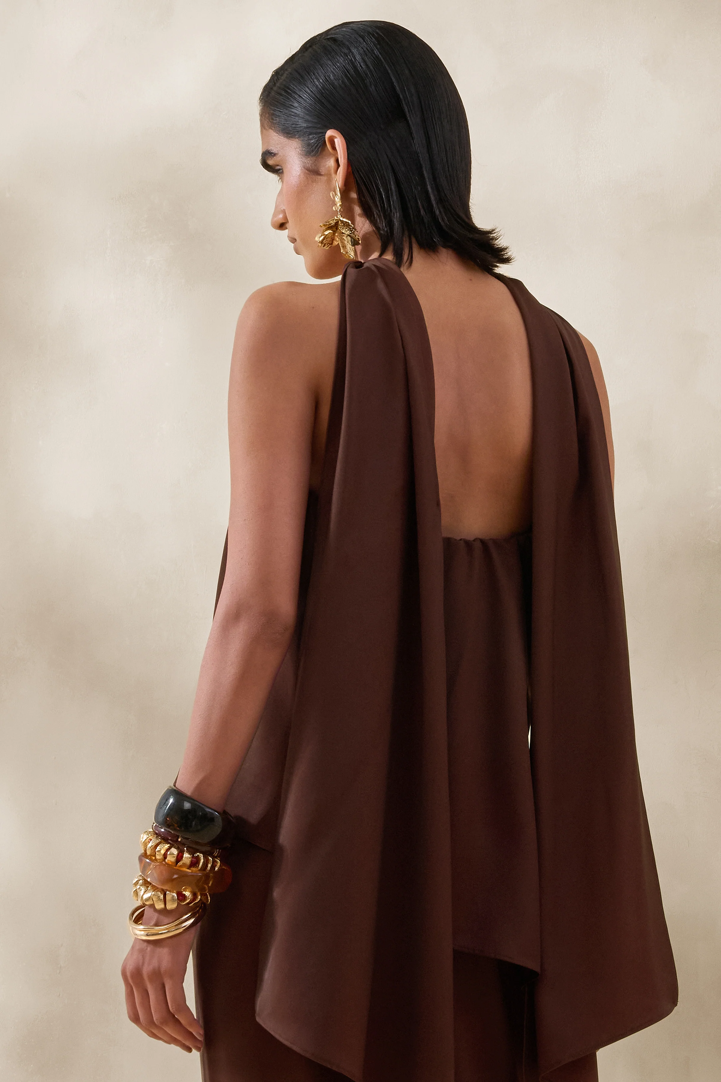 Evandra | Top bandeau en satin marron avec foulard - Image 2