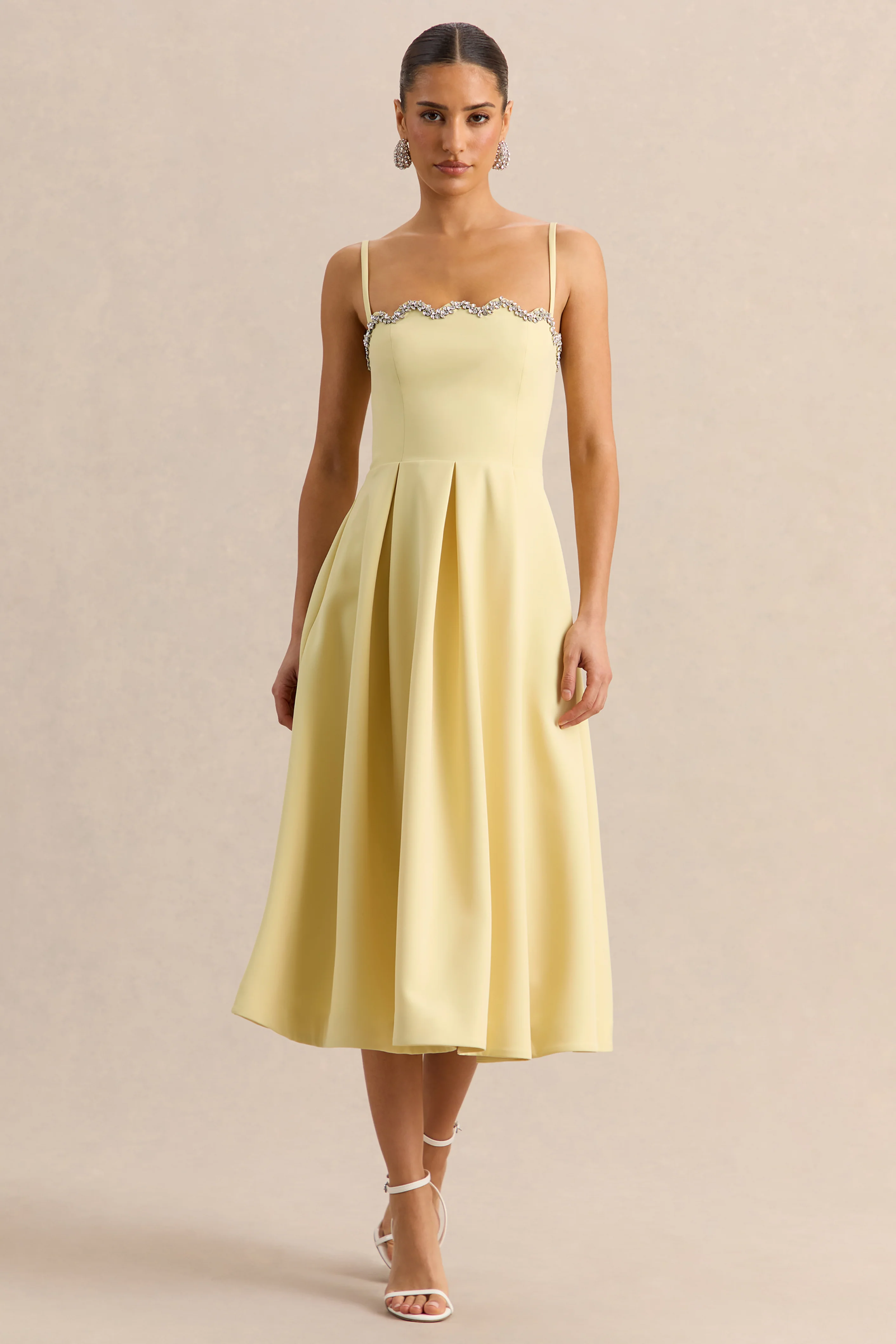 Evoria | Robe mi-longue citron à encolure carrée festonnée