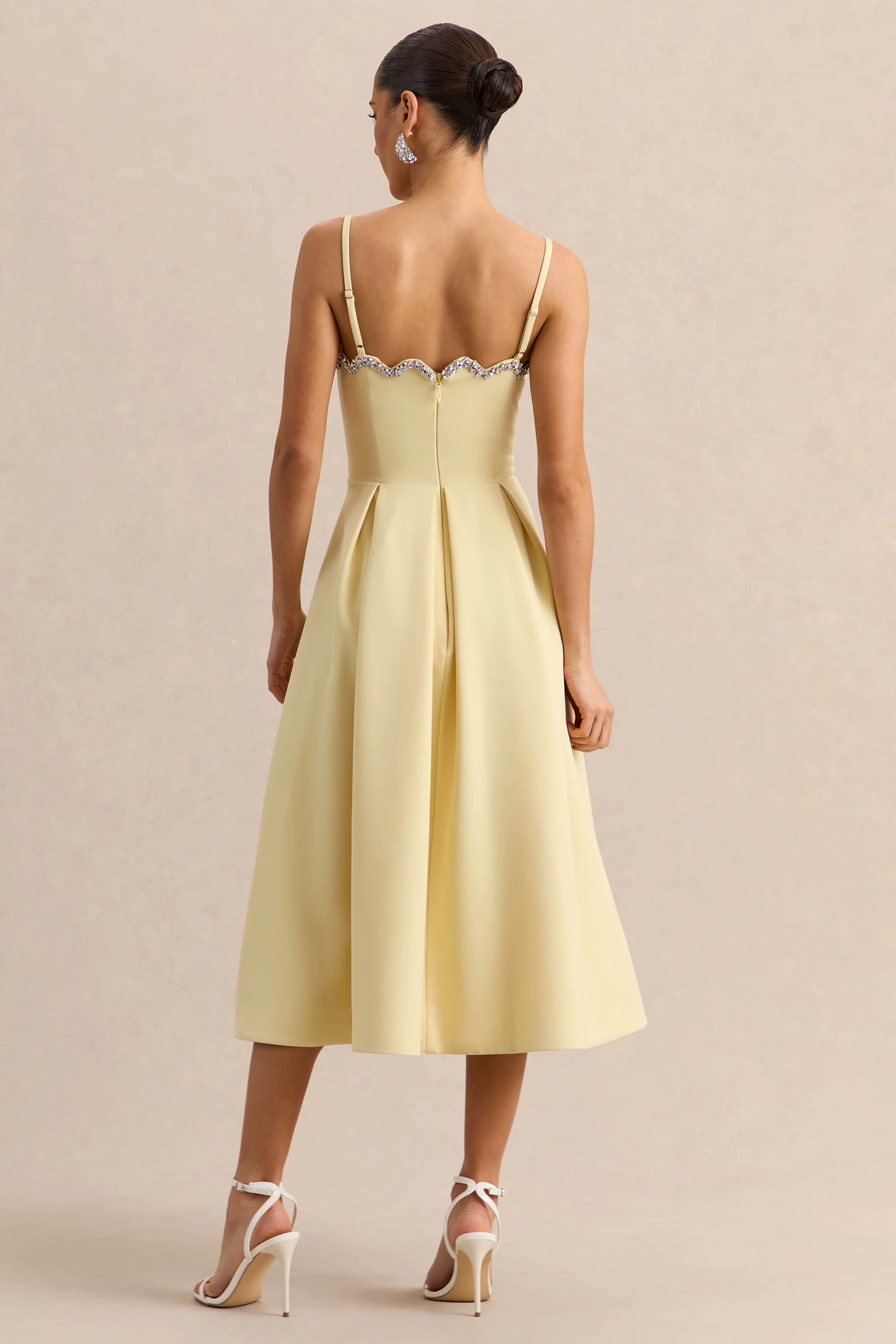 Evoria | Robe mi-longue citron à encolure carrée festonnée - Image 2