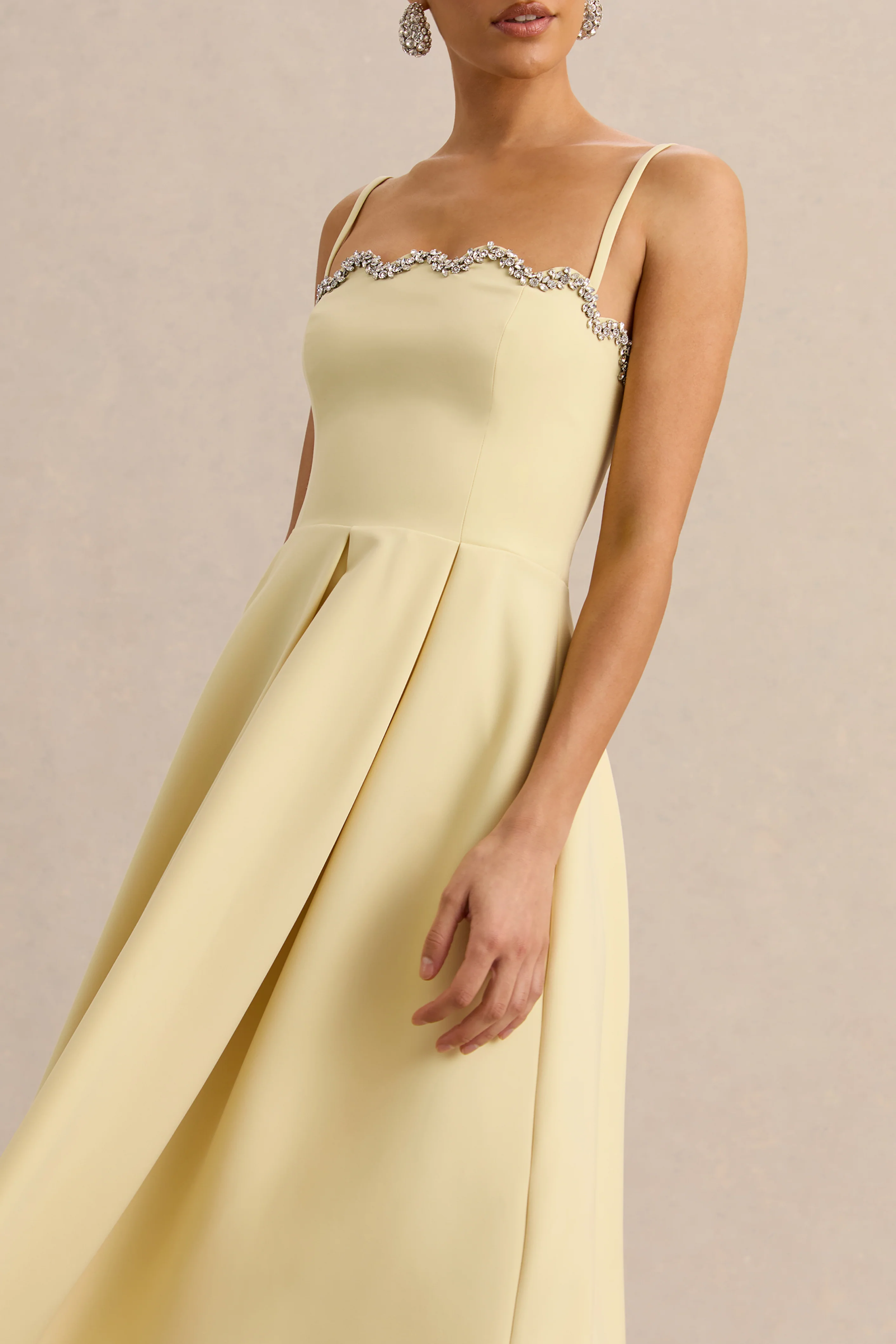 Evoria | Robe mi-longue citron à encolure carrée festonnée - Image 3