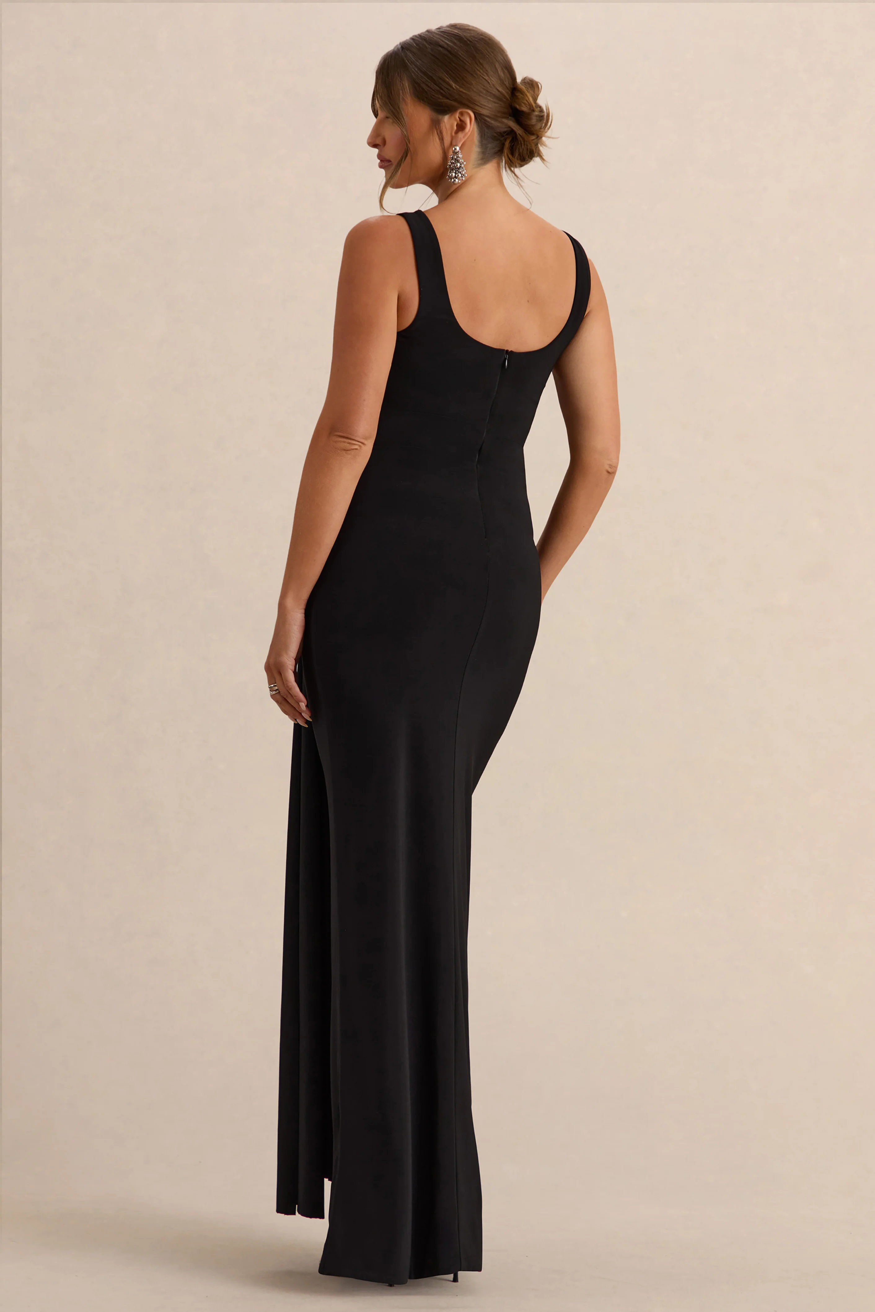 Felise | Robe longue de maternité noire à encolure arrondie avec détails froncés - Image 2