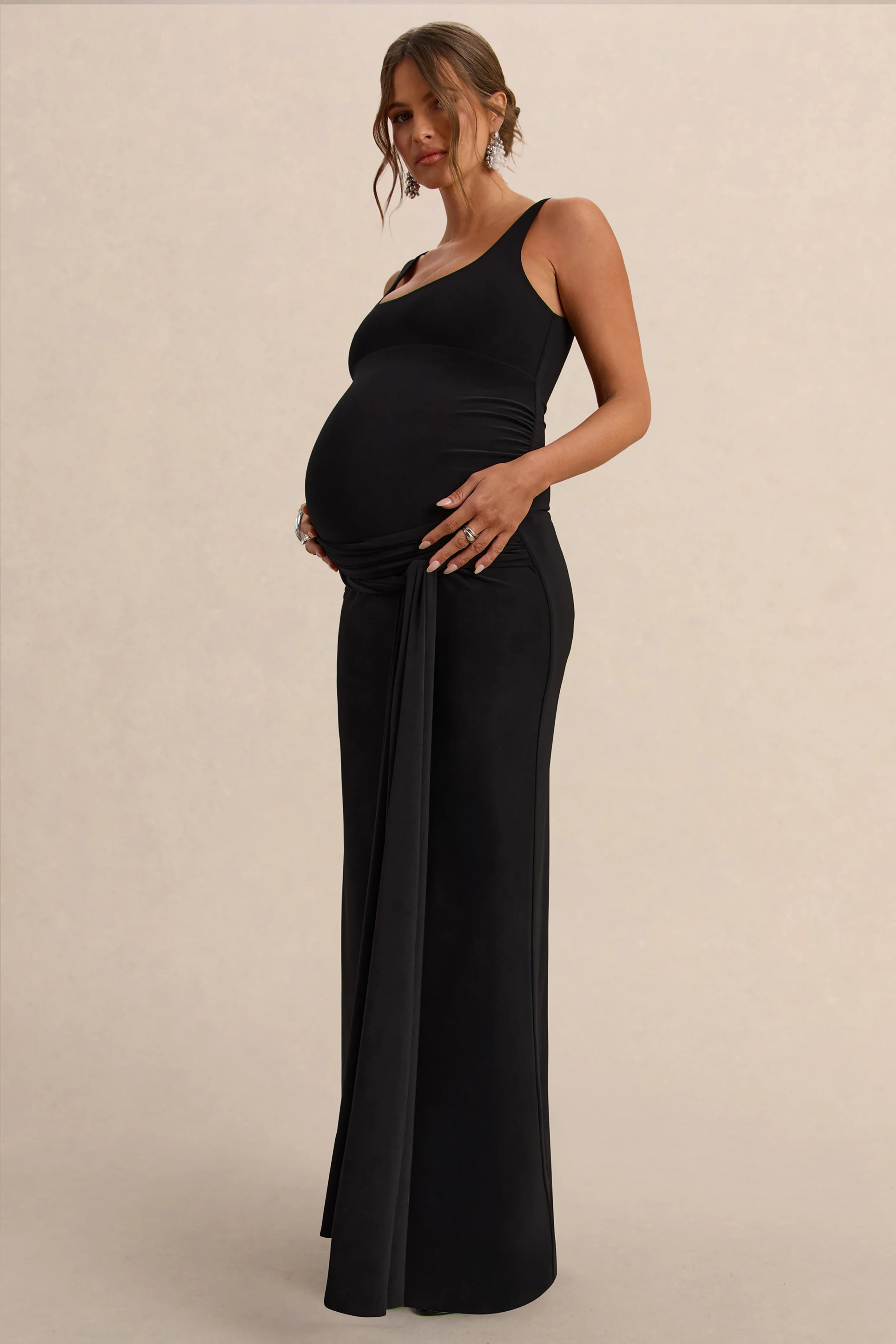 Felise | Robe longue de maternité noire à encolure arrondie avec détails froncés - Image 4
