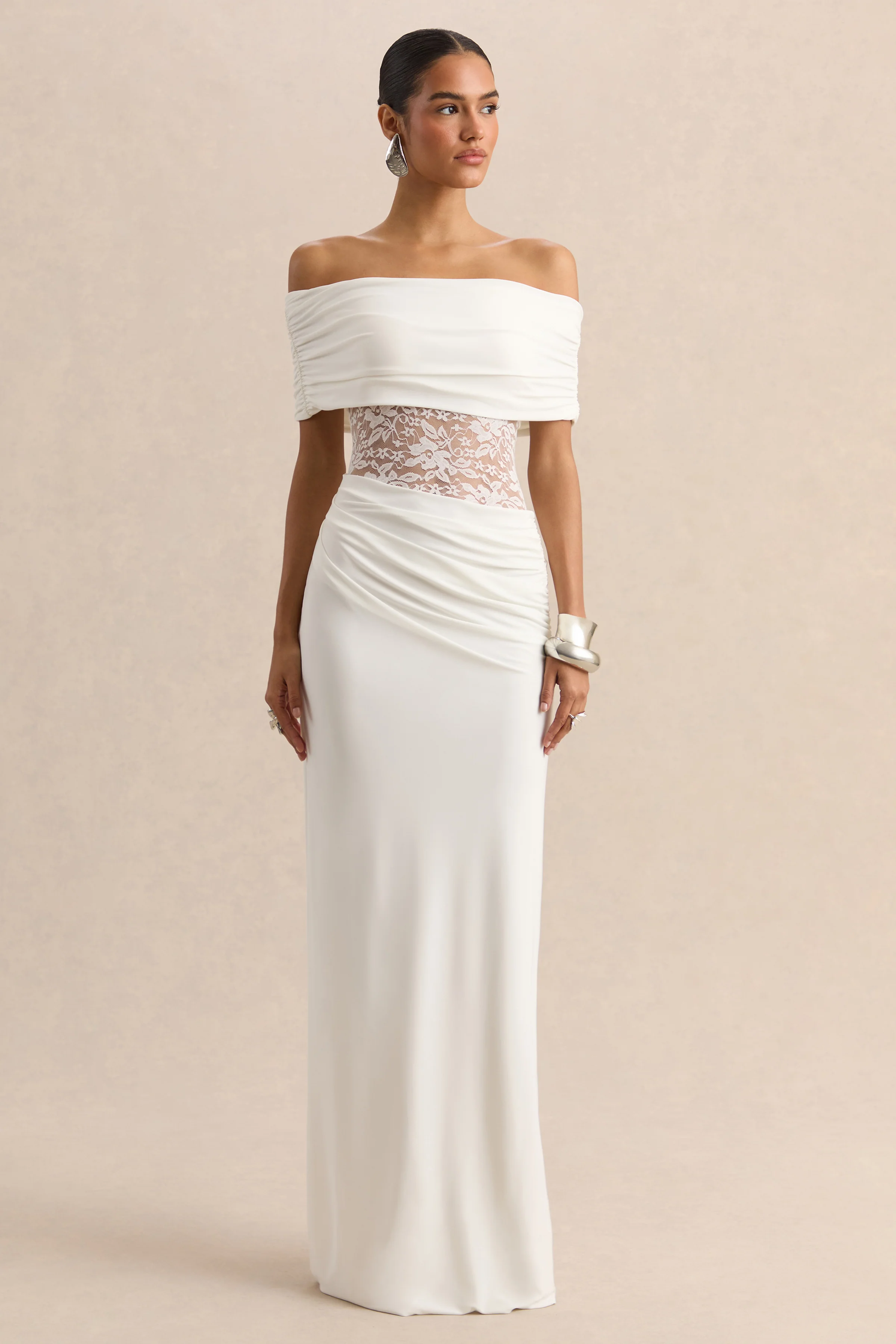Forsya | Robe longue blanche à encolure bardot avec détails en dentelle