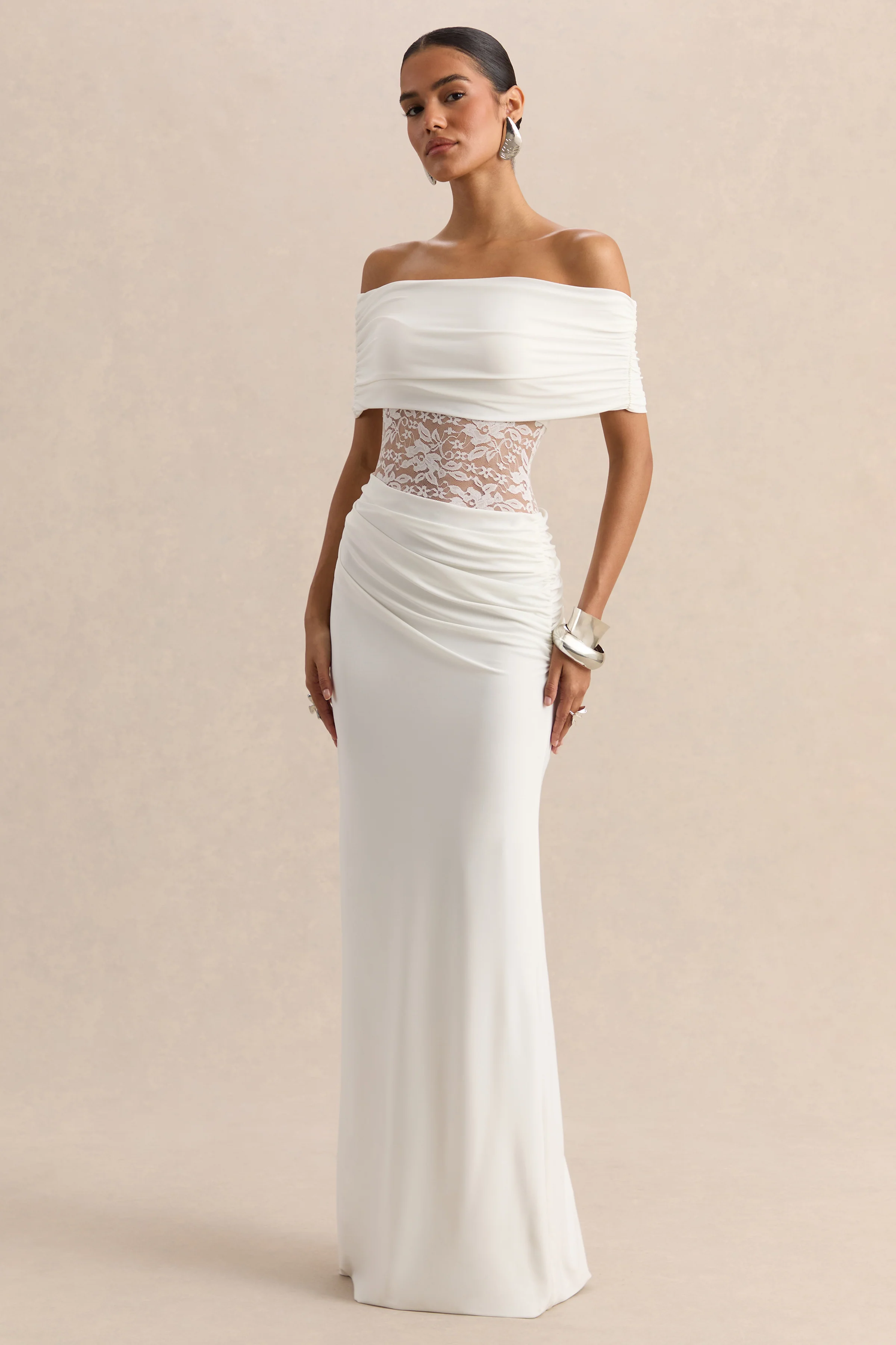 Forsya | Robe longue blanche à encolure bardot avec détails en dentelle - Image 4