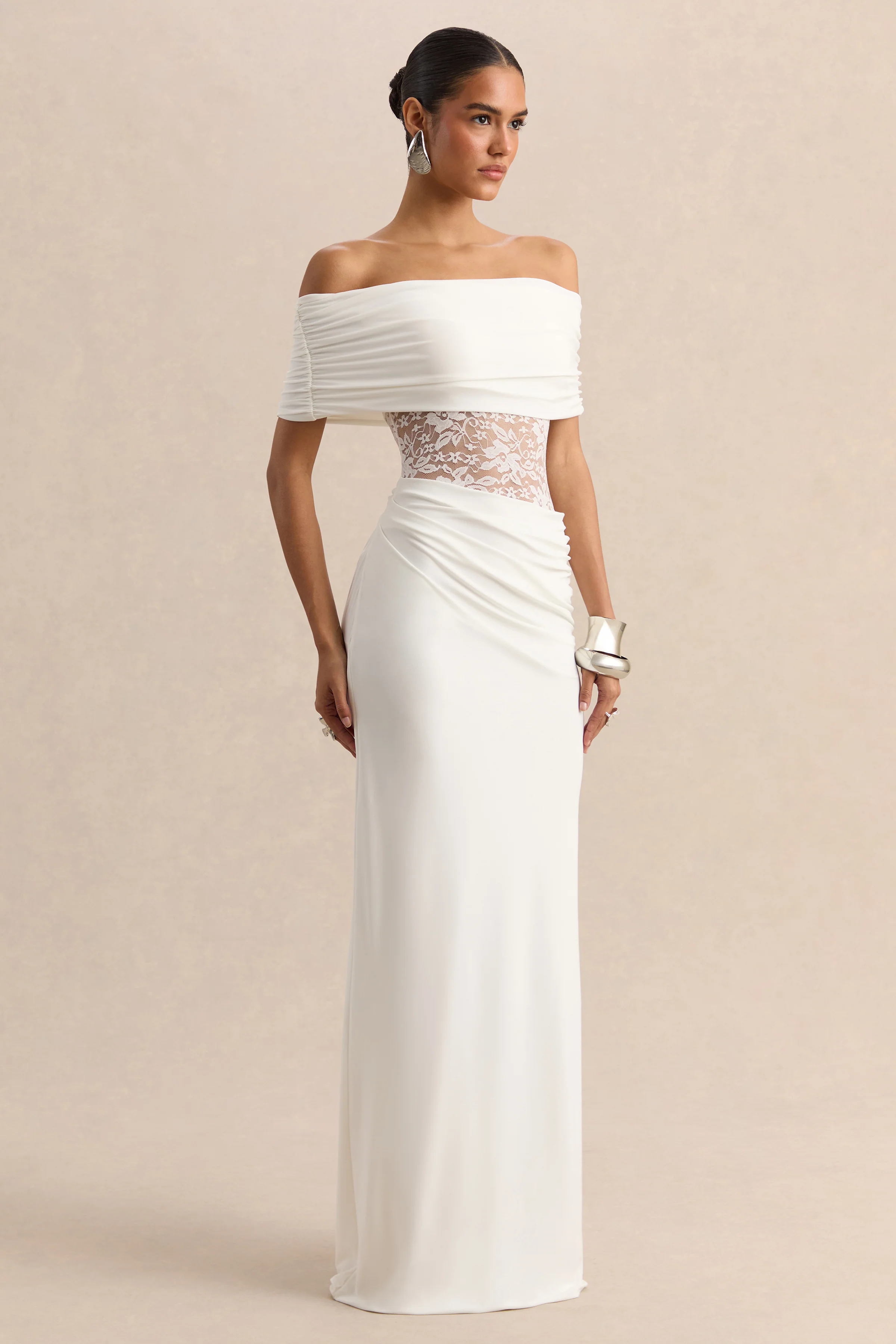 Forsya | Robe longue blanche à encolure bardot avec détails en dentelle - Image 5
