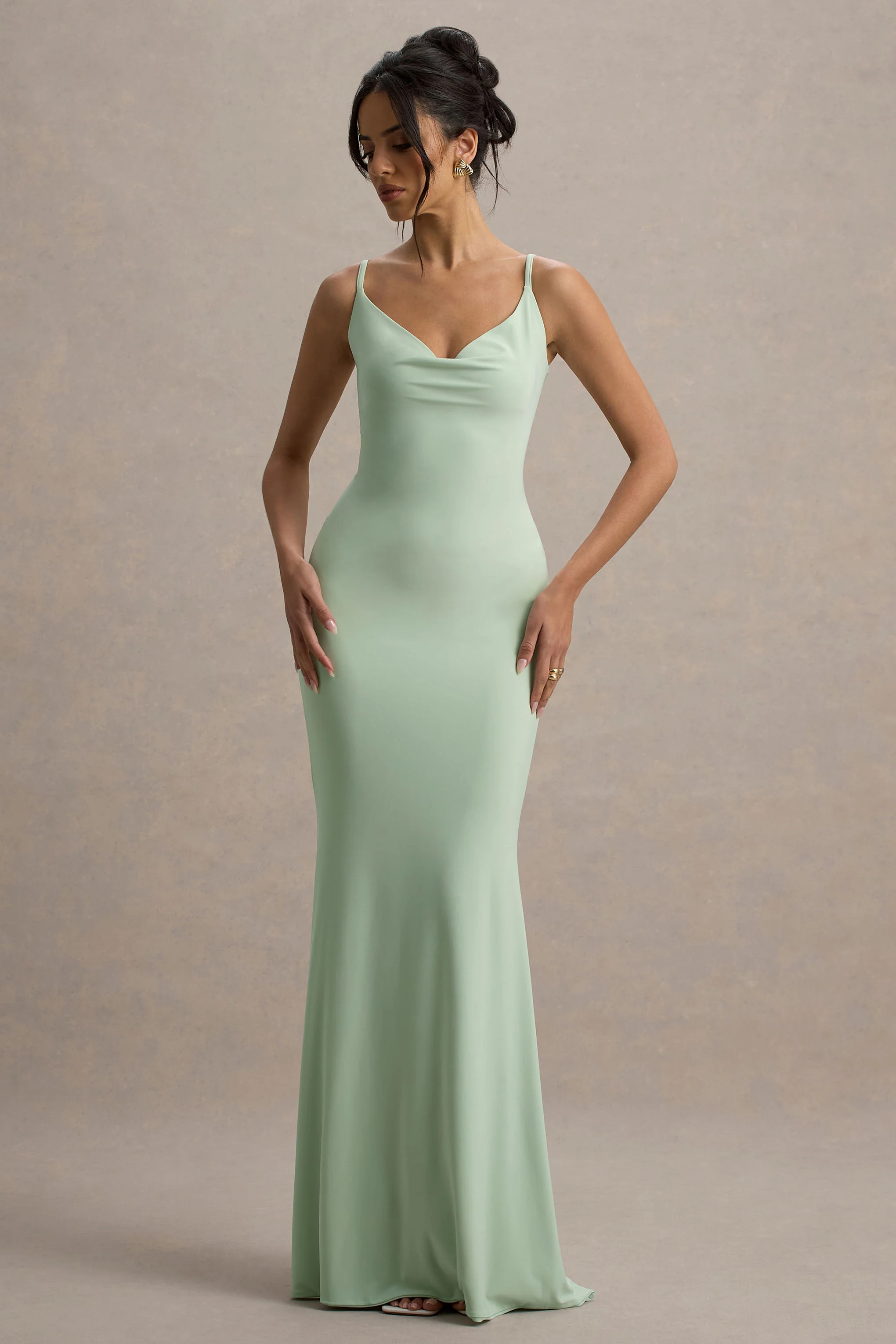 Francoise | Robe longue vert clair à col bénitier et dos nu avec dentelle - Image 6
