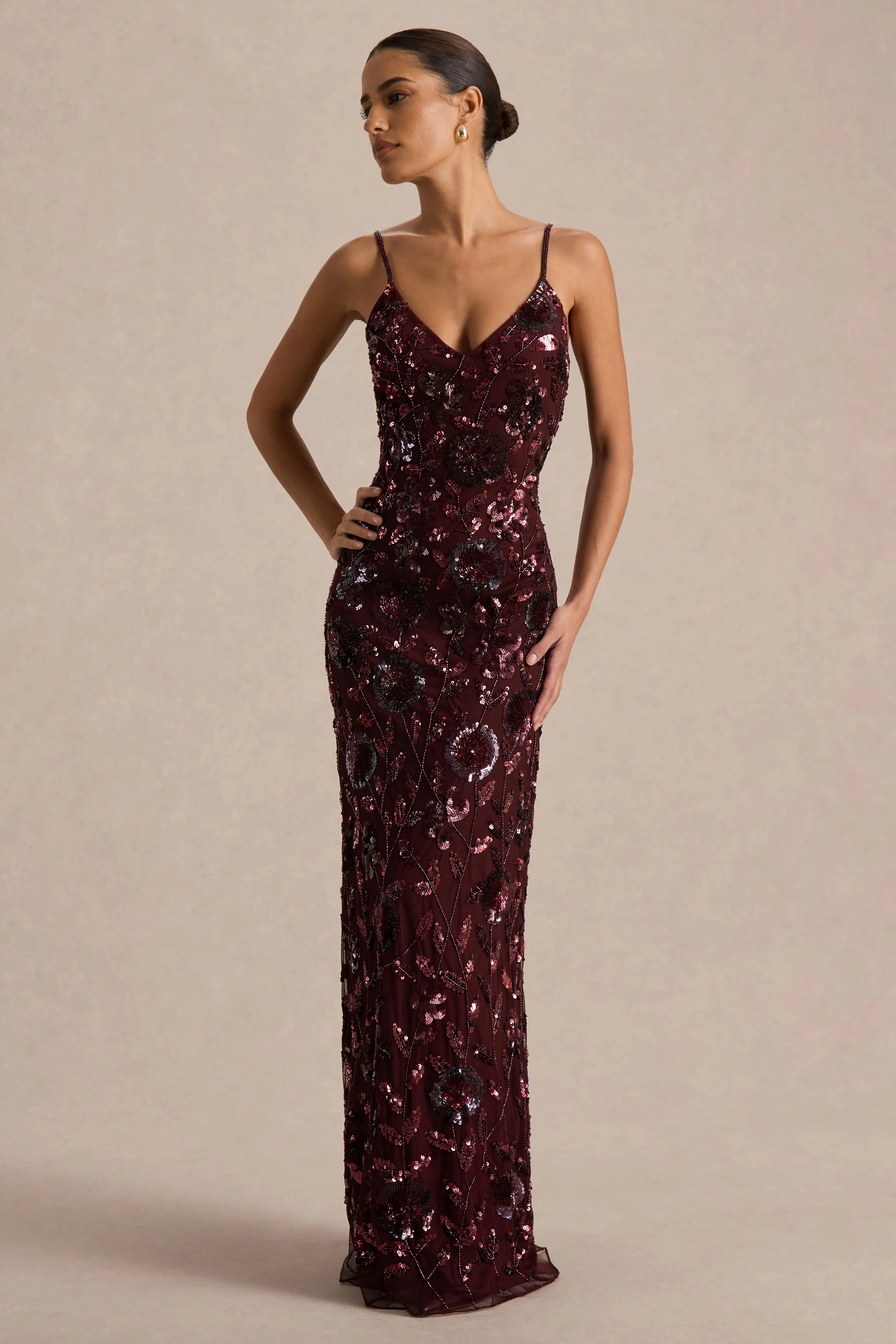 Gemini | Robe longue à bretelles ornée de sequins et motif floral bordeaux - Image 4