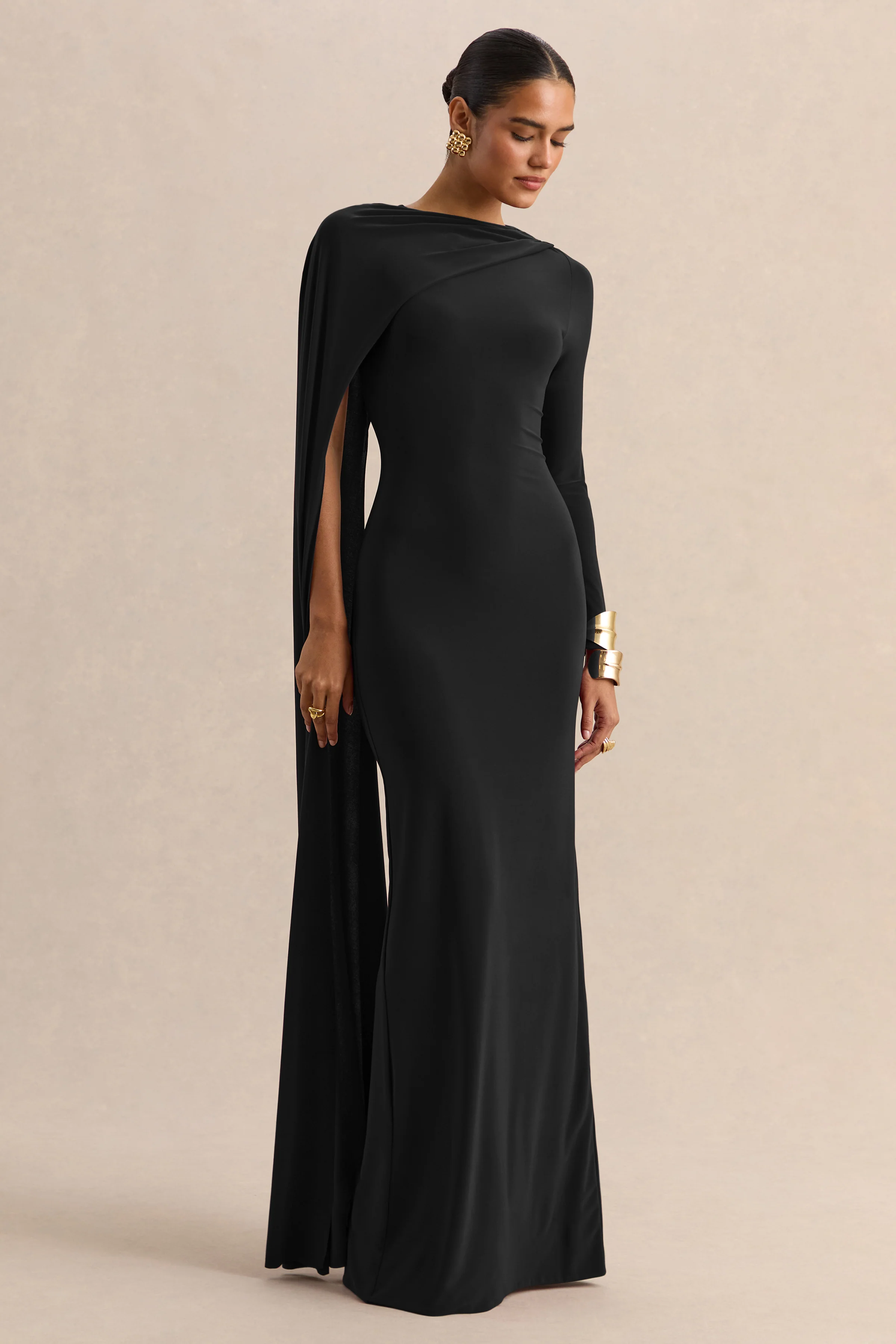 Halina | Robe longue noire à encolure haute avec manche cape - Image 4