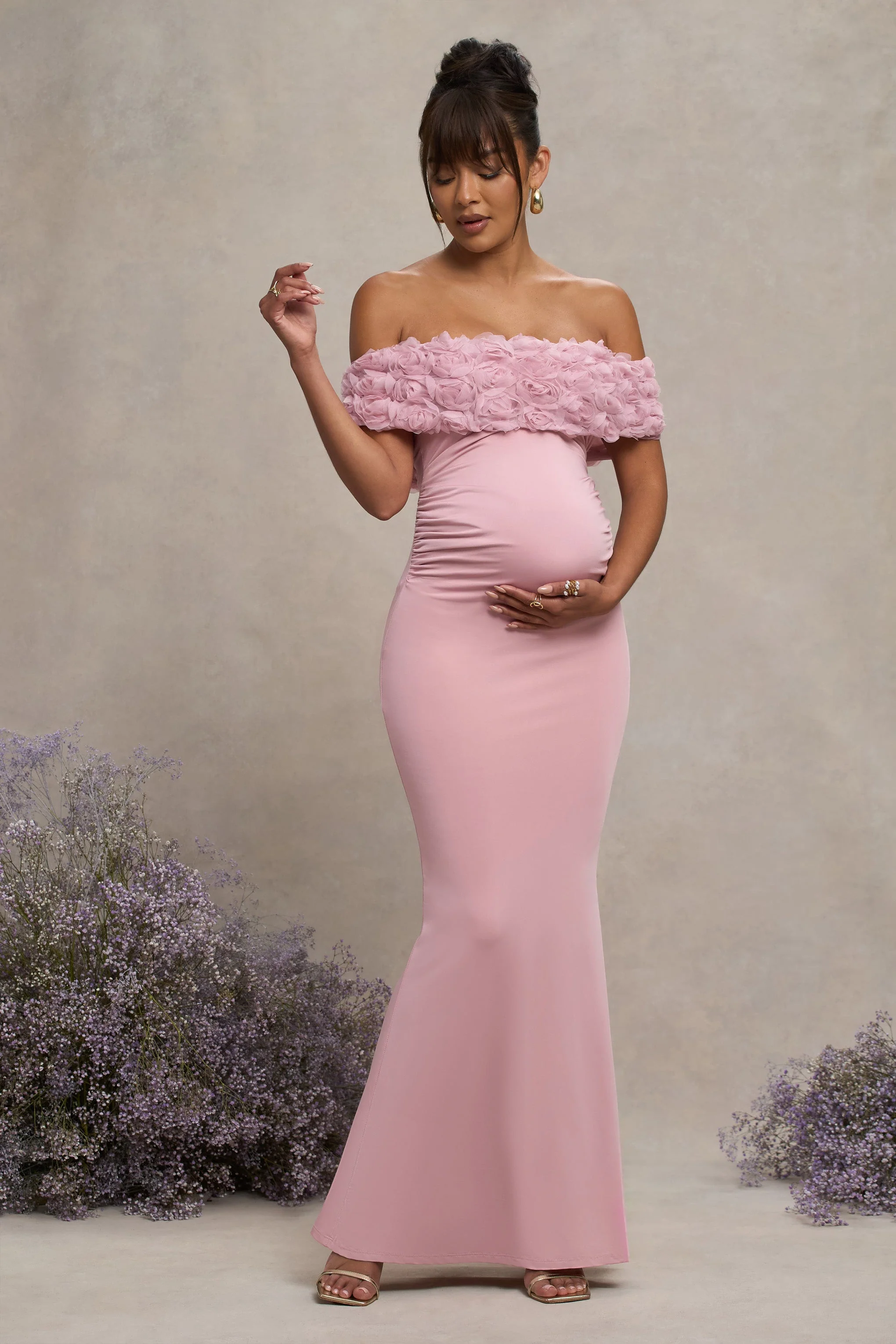 Inflorescence | Robe longue de maternité encolure bardot à fleurs en maille rose poudré - Image 4