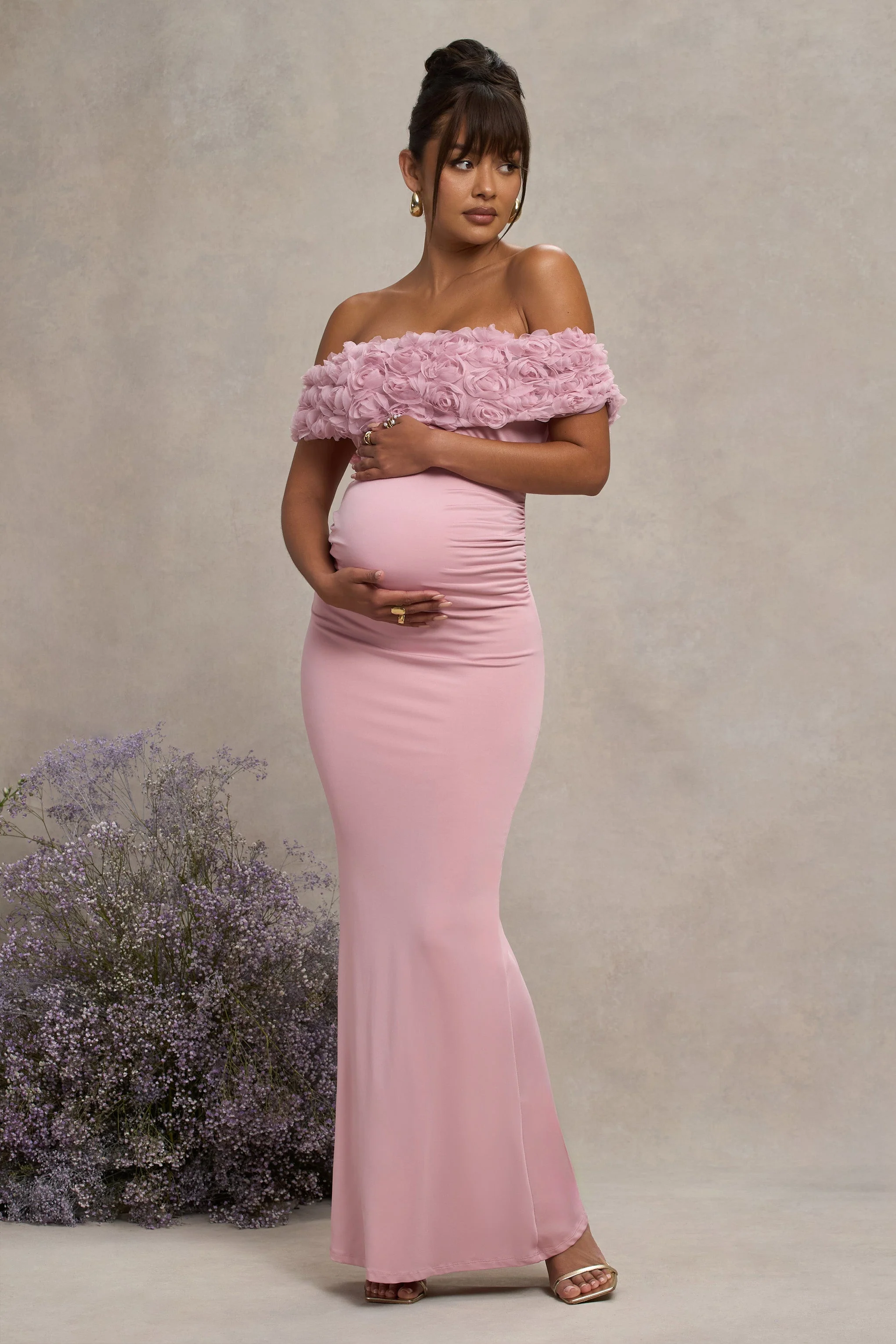 Inflorescence | Robe longue de maternité encolure bardot à fleurs en maille rose poudré - Image 5
