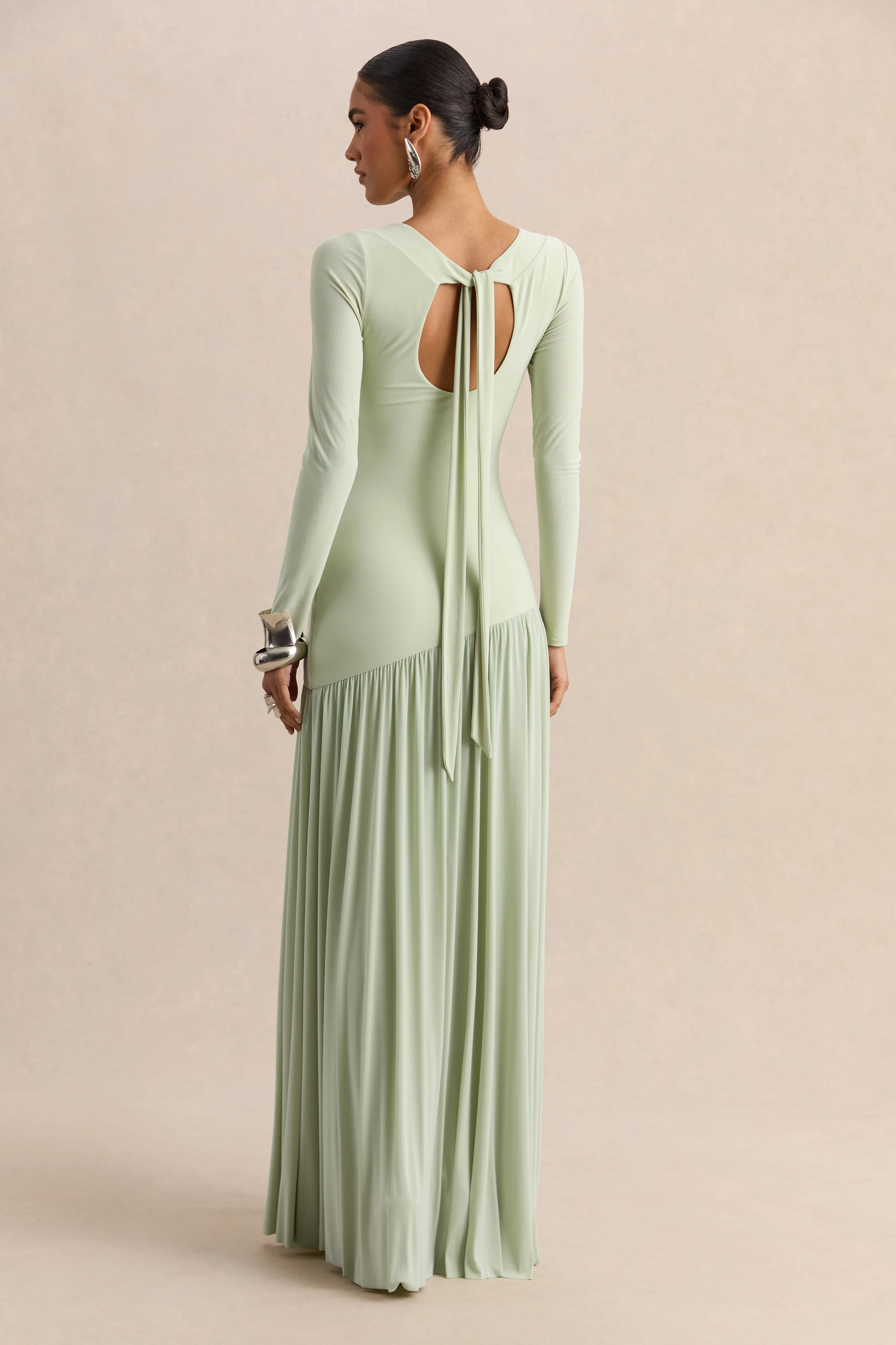 Jasira | Robe longue menthe à encolure ronde avec taille basse asymétrique - Image 2