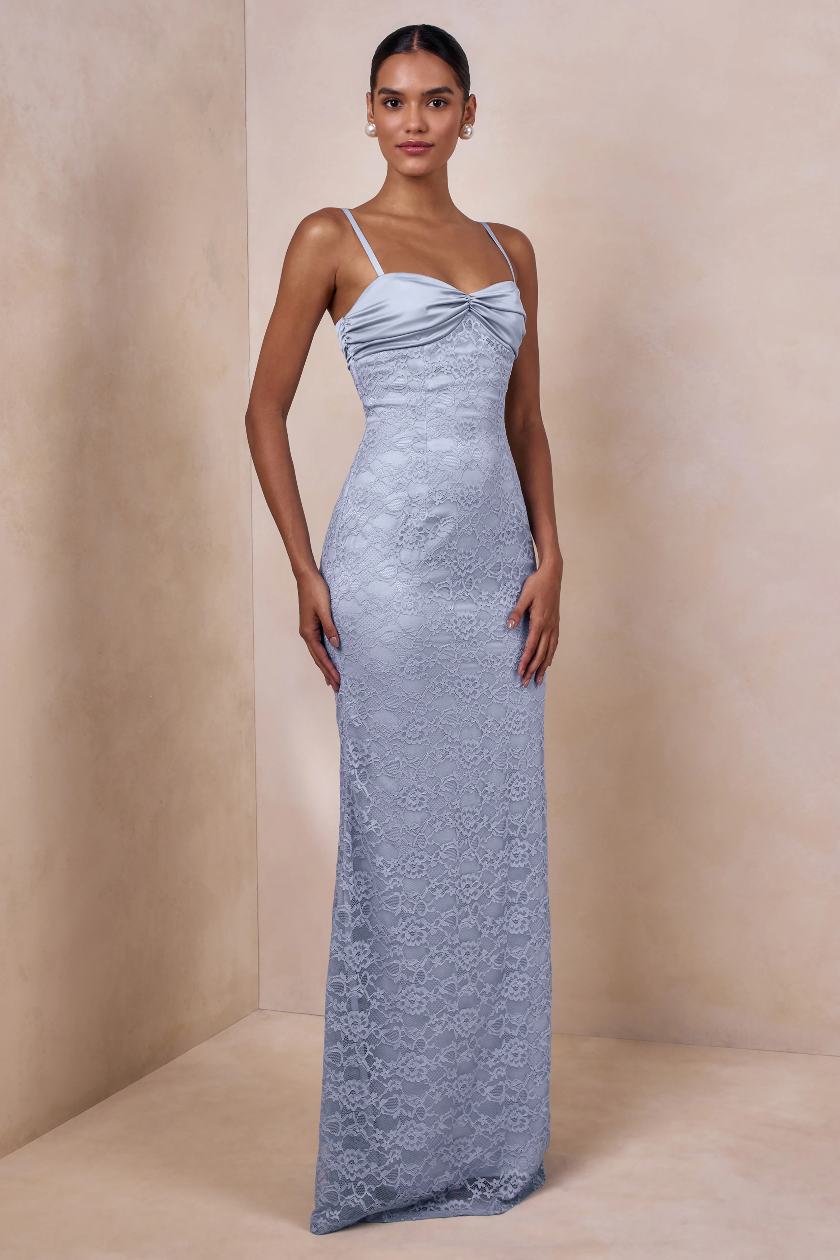 Juana | Robe longue bleu poudré en dentelle et satin à décolleté cœur - Image 3
