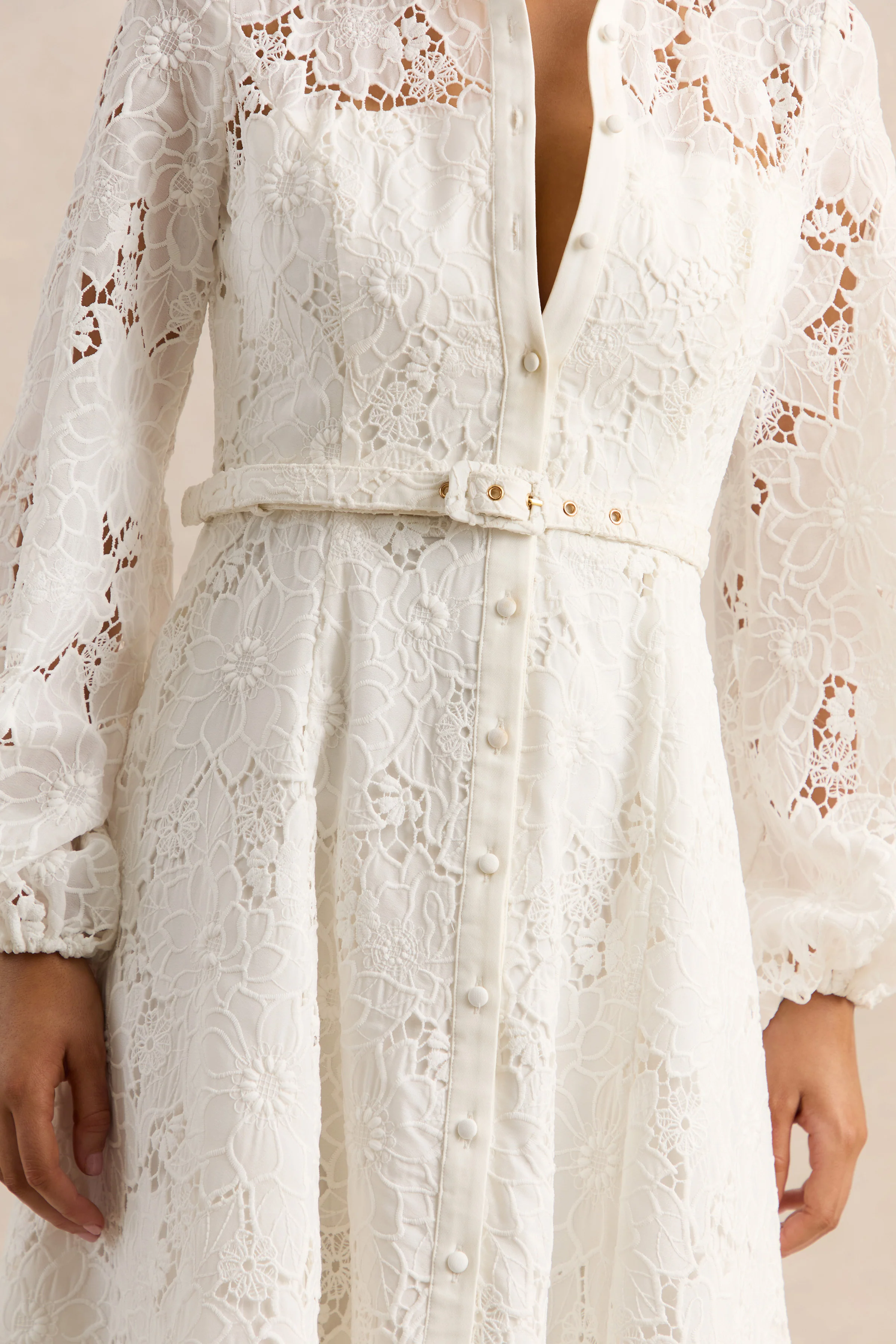 Jules | Robe mi-longue crème en broderie anglaise à encolure haute avec manches bouffantes - Image 6