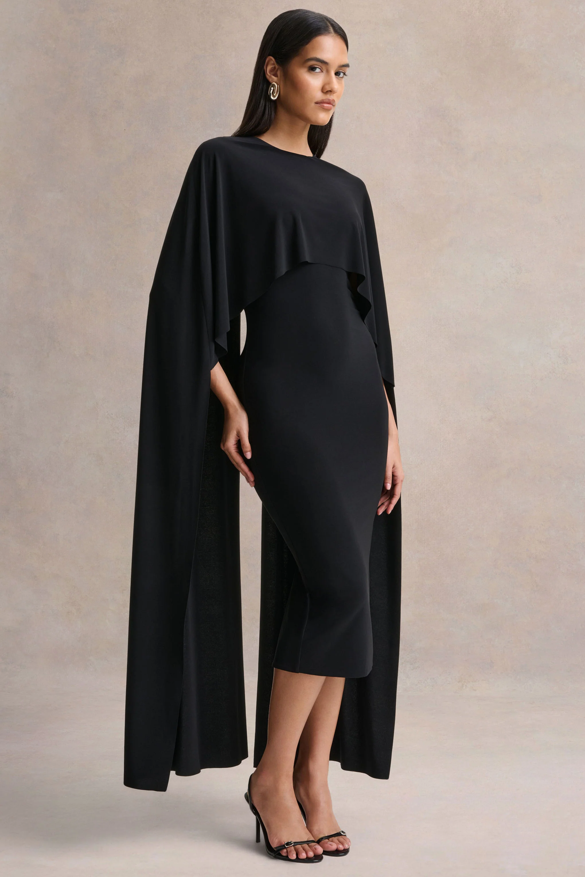 Kalani | Robe mi-longue noire à encolure ras-du-cou avec manches cape - Image 4
